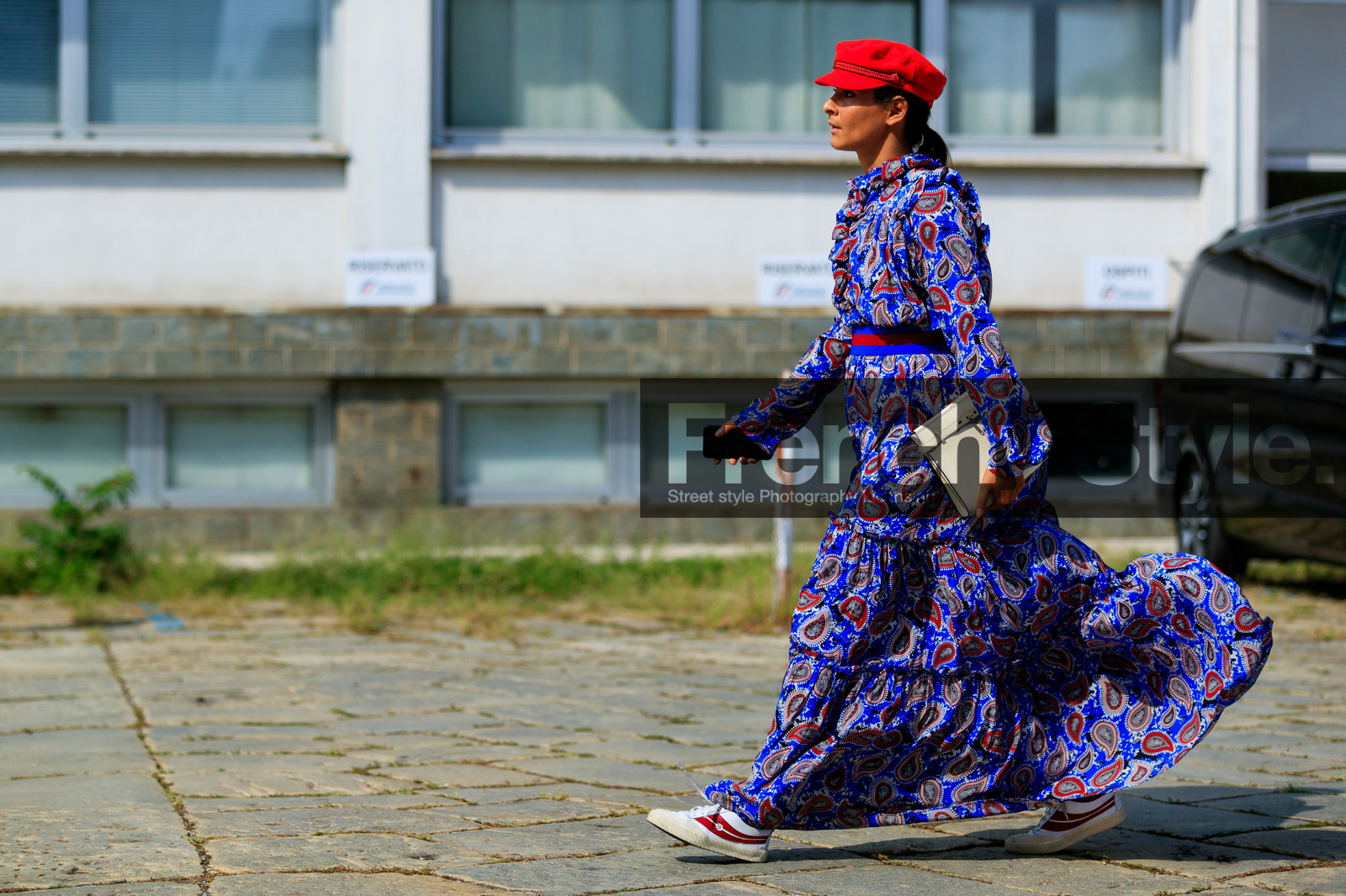 blue dress, graphic dress, leather bag, leather shoes, long dress, printed dress, red hat, ruffles, white bag, white sneakers, street style, jonathan paciullo, FW, frenchystyle, fashion week, MFW, MILAN, SPRING SUMMER 2019, SS 19, atmosphere details, horizontal, full length