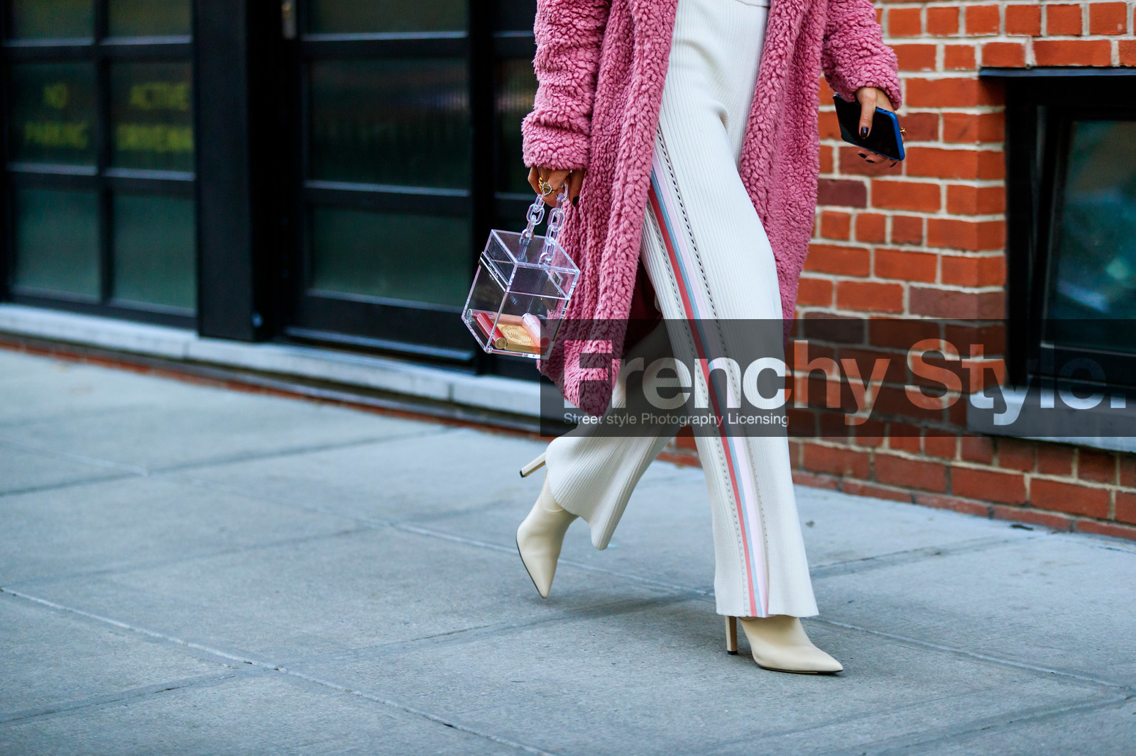 camila coelho, Fur coat, high heels, leather bag, leather shoes, pink coat, pink fur, transparent bag, trousers, white boots, white pants, street style, jonathan paciullo, frenchystyle, NYFW, NEW YORK, AUTUMN WINTER 2019-2020, AW 19-20, FALL WINTER 2019-2020, FW 19-20, fashion week, FW, atmosphere details, horizontal, detail