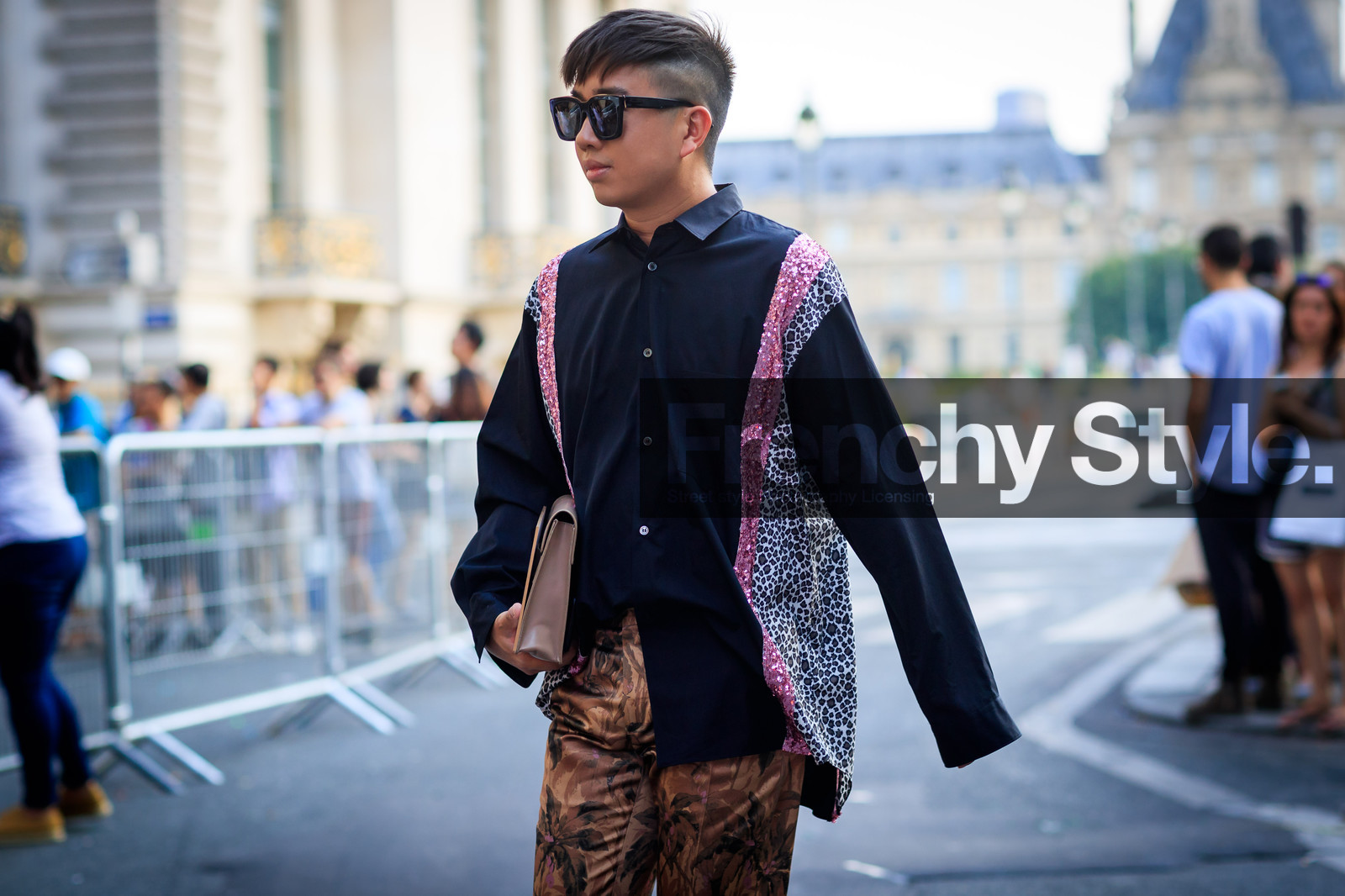 beige bag, black shirt, brown pants, glitter, graphic pants, graphic shirt, leather bag, printed pants, printed shirt, sequined, sunglasses, trousers, fashion week, frenchystyle, FW, jonathan paciullo, street style, PFW, PARIS, atmosphere details, horizontal, detail, AUTUMN WINTER 2018-2019, FALL WINTER 2018-2019, FW 18-19