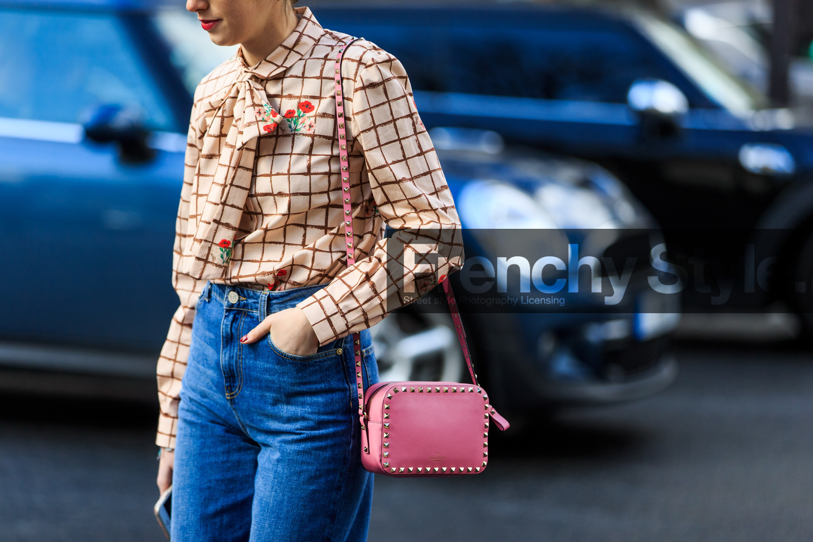 atmosphere details, AUTUMN WINTER 2016-2017, AW 16-17, blue denim, brown shirt, check shirt, denim pants, detail, FALL WINTER 2016-2017, fashion week, flower, frenchystyle, FW, FW 16-17, horizontal, jeans, jonathan paciullo, leather bag, PARIS, PFW, pink bag, plaid, printed shirt, street style, studded bag, studs, trousers, valentino