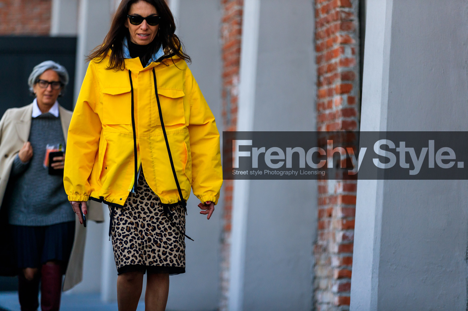 animal print, graphic skirt, leopard, printed skirt, rain coat, sunglasses, yellow jacket, fashion week, frenchystyle, FW, jonathan paciullo, street style, MFW, MILAN, AUTUMN WINTER 2018-2019, FALL WINTER 2018-2019, FW 18-19, horizontal, atmosphere details, viviana volpicella
