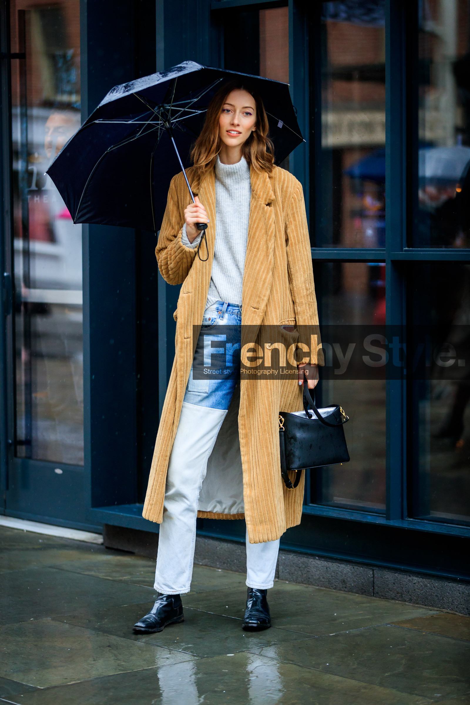 beige coat, black bag, black shoes, blue denim, corduroy, denim pants, graphic pants, grey sweater, jeans, leather bag, leather shoes, printed pants, trousers, umbrella, street style, jonathan paciullo, FW, frenchystyle, fashion week, NYFW, NEW YORK, AUTUMN WINTER 2018-2019, AW 18-19, FALL WINTER 2018-2019, FW 18-19, vertical, full length, model, alana zimmer