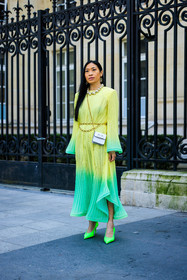 valentino, washed dress, pleated dress, golden chain belt, pearl necklace, valentino earrings, yellow dress, fluo green heels, lila bag, mini bag, crossbody bag, street style, jonathan paciullo, FW, frenchystyle, fashion week, AUTUMN WINTER 2022-2023, FALL WINTER 2022_2023, FW 22-23, PARIS, PFW, full length, vertical