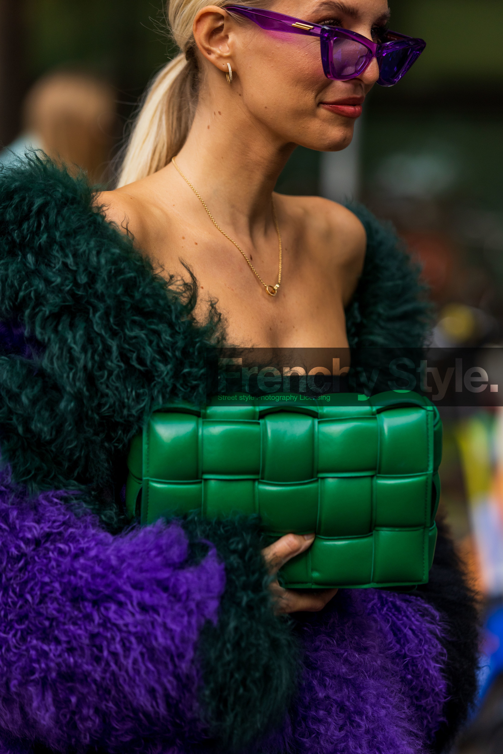 detail, bottega veneta bag, bra, color, colorful coat, fur coat, green bag, Leonie Hanne, oversize coat, patchwork coat, purple sunglasses, quilted bag, sunglasses, transparent sunglasses, gold necklace, gold earrings, fashion week, frenchystyle, FW, jonathan paciullo, street style, MFW, MILAN, SPRING SUMMER 2022, SS 22, vertical, atmosphere details