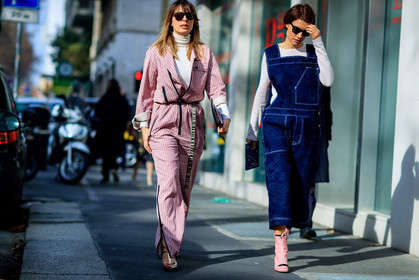 atmosphere details, AUTUMN WINTER 2017-2018, AW 17-18, blue denim, denim overall, FALL WINTER 2017-2018, fashion week, frenchystyle, full length, FW, FW 17-18, geometric, glitter, golden shoes, graphic jumpsuit, green belt, high heels, horizontal, jeans, jonathan paciullo, leather shoes, MFW, MILAN, pink boots, pink jumpsuit, printed jumpsuit, ray ban, red jumpsuit, shiny shoes, street style, striped jumpsuit, stripes, sunglasses, trousers, turtleneck sweater, white sweater, zip