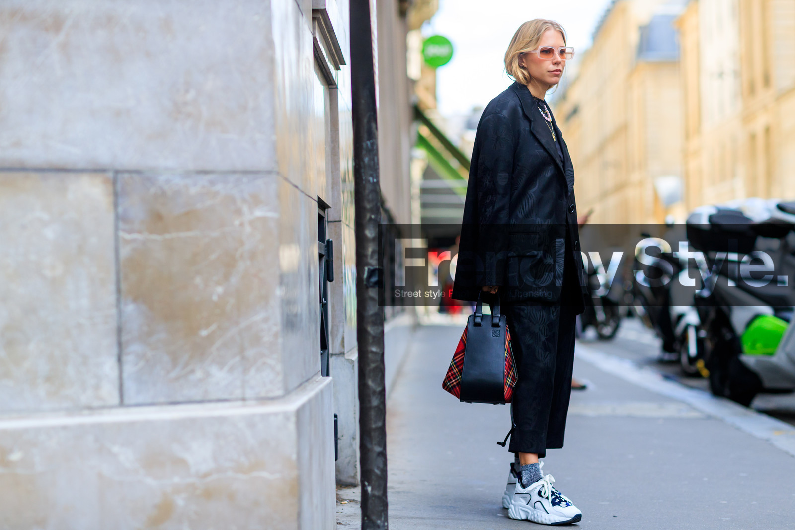 atmosphere details, black bag, black jacket, black pants, black suit, blazer, checked bag, fashion week, frenchystyle, full length, FW, graphic bag, horizontal, jonathan paciullo, leather bag, leather shoes, PARIS, PFW, printed bag, SPRING SUMMER 2018, SS 18, street style, sunglasses, tartan, trousers, white sneakers, courtney trop