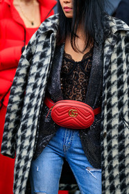 houndstooth printed coat, black coat, white coat, checked coat, lace bra, lace top, corset top, leopard printed top, black bra, black top, lurex jacket, sequins jacket, silvered jacket, red leather bag, red leather belt, belt bag, quilted bag, quilted belt, gucci bag, gucci belt, fashion week, frenchystyle, FW, jonathan paciullo, street style, AUTUMN WINTER 2020-2021, FALL WINTER 2020-2021, FW 20-21, vertical, atmosphere details, detail, NYFW, NEW YORK