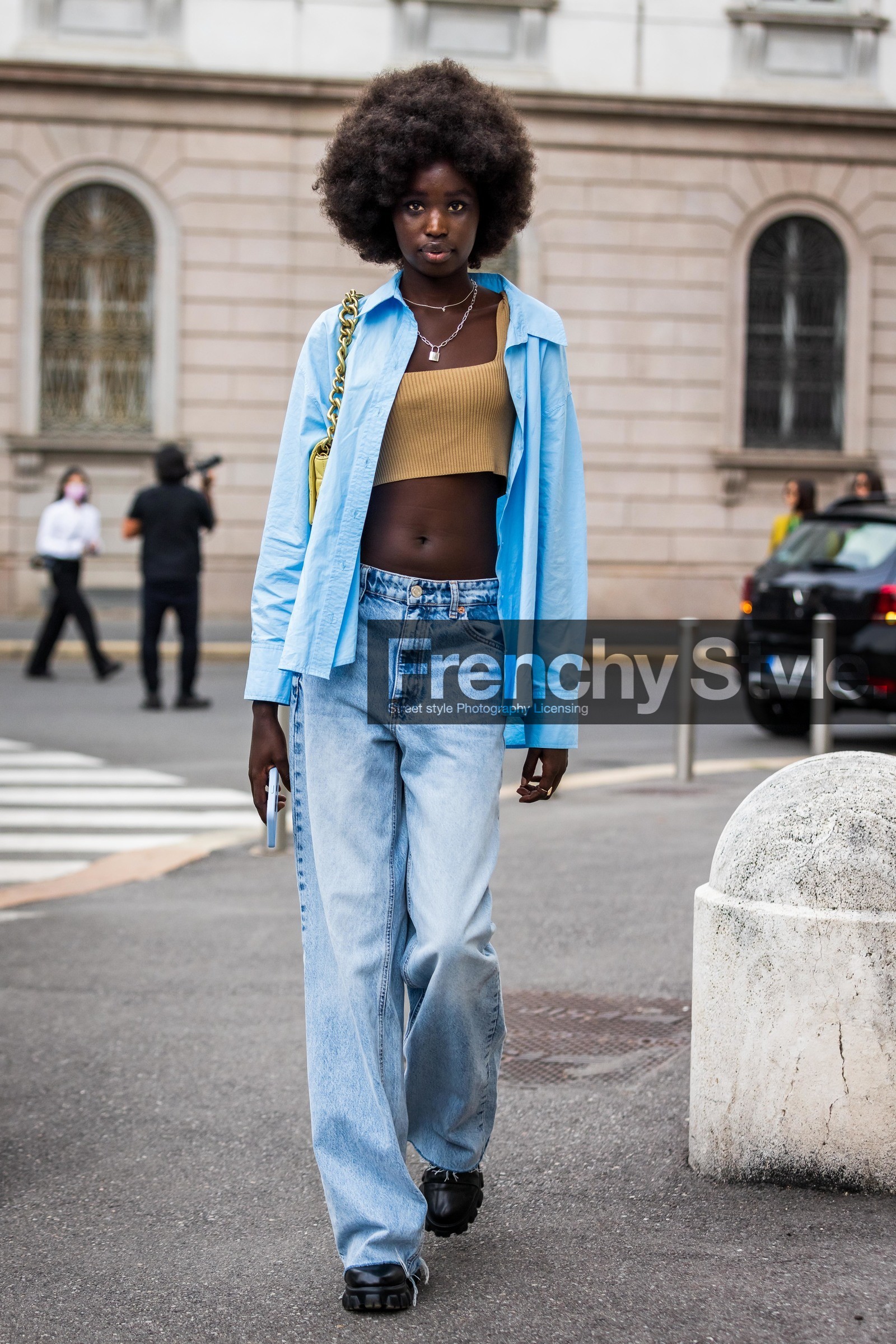 beige crop top, black shoes, crop top, denim, jean, large jean, light blue, low waist pants, ribbed crop top, shirt, silver necklace, yellow bag, fashion week, frenchystyle, FW, jonathan paciullo, street style, SPRING SUMMER 2022, SS 22, MFW, MILAN, vertical, full length