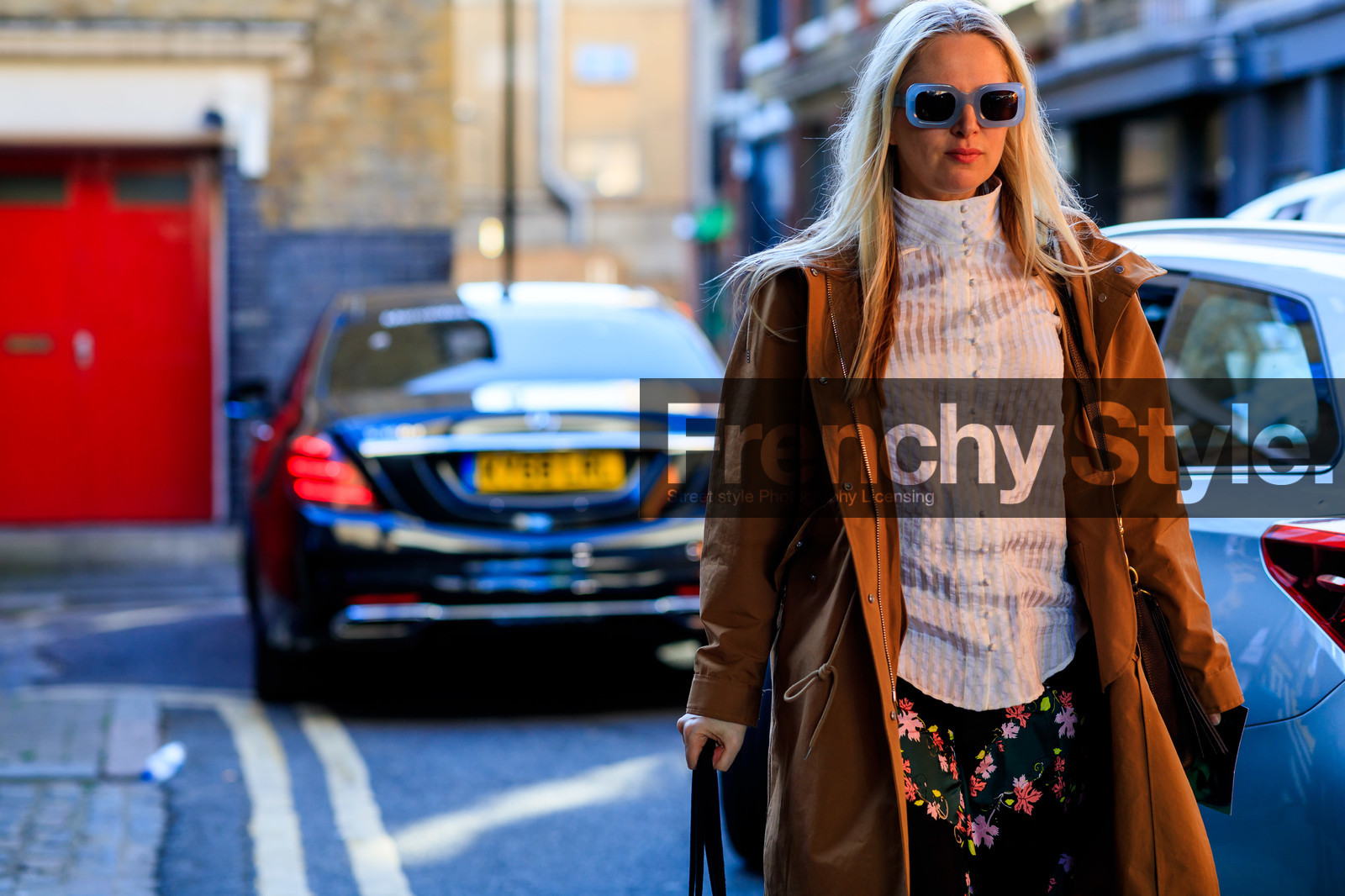 black sunglasses, sunglasses, blue sunglasses, white shirt, high collar shirt, beige parka, striped shirt, floral printed skirt, fashion week, frenchystyle, FW, jonathan paciullo, street style, atmosphere details, horizontal, detail