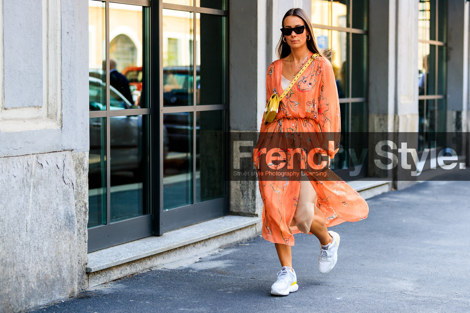 alice & j.s, floral, flowers, graphic dress, leather bag, leather shoes, orange dress, printed dress, sunglasses, white shoes, white sneakers, yellow bag, street style, jonathan paciullo, FW, frenchystyle, fashion week, MFW, MILAN, SPRING SUMMER 2019, SS 19, atmosphere details, horizontal, full length