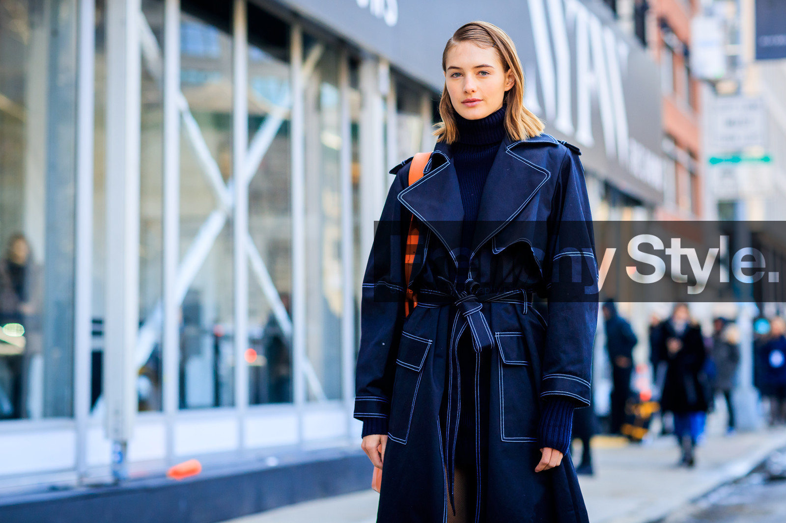 black coat, black turtleneck, orange bag, trench coat, street style, jonathan paciullo, FW, frenchystyle, fashion week, NYFW, NEW YORK, AUTUMN WINTER 2018-2019, AW 18-19, FALL WINTER 2018-2019, FW 18-19, atmosphere details, horizontal, detail, model