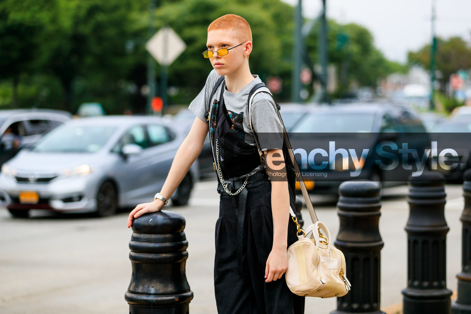 beige bag, black bag, black belt, black denim, denim pants, fanny pack, grey t shirt, jeans, leather bag, leather belt, model, printed t shirt, sunglasses, trousers, street style, jonathan paciullo, FW, frenchystyle, fashion week, NYFW, NEW YORK, SPRING SUMMER 2019, SS 19, atmosphere details, horizontal, detail