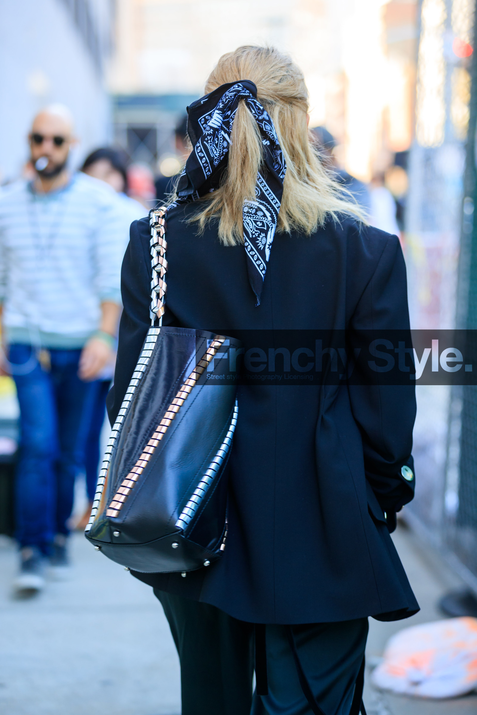 atmosphere details, back detail, black bag, black bandana, black jacket, black pants, blazer, detail, fashion week, frenchystyle, FW, graphic bag, jonathan paciullo, leather bag, Margaret Zhang, NEW YORK, NYFW, SPRING SUMMER 2018, SS 18, street style, tone on tone, total look black, trousers, vertical