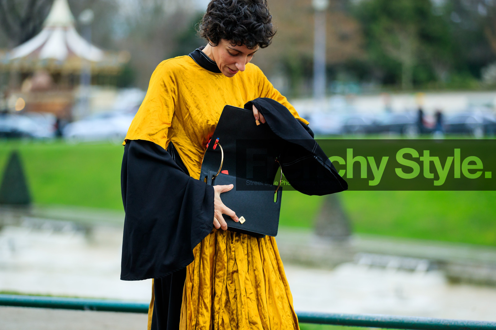 atmosphere details, AUTUMN WINTER 2017-2018, AW 17-18, black bag, black dress, detail, FALL WINTER 2017-2018, fashion week, frenchystyle, FW, FW 17-18, horizontal, jonathan paciullo, leather bag, PARIS, PFW, street style, yasmin sewell, yellow dress