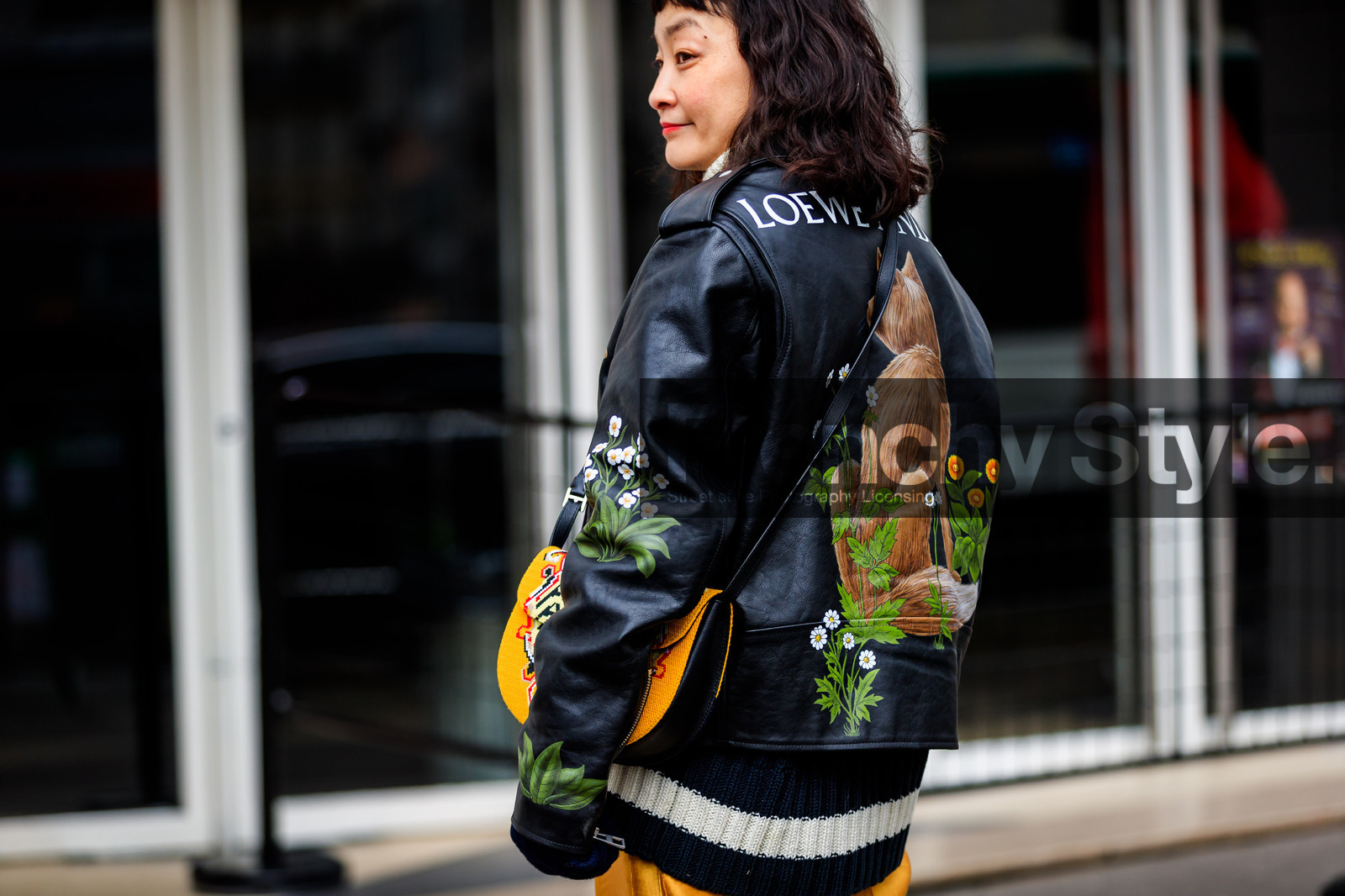 animal print, black jacket, black perfecto, embroideries, floral, flowers, graphic bag, graphic jacket, leather bag, leather jacket, leather perfecto, loewe, printed bag, printed jacket, yellow bag, fashion week, frenchystyle, FW, jonathan paciullo, street style, PFW, PARIS, AUTUMN WINTER 2018-2019, FALL WINTER 2018-2019, FW 18-19, horizontal, atmosphere details