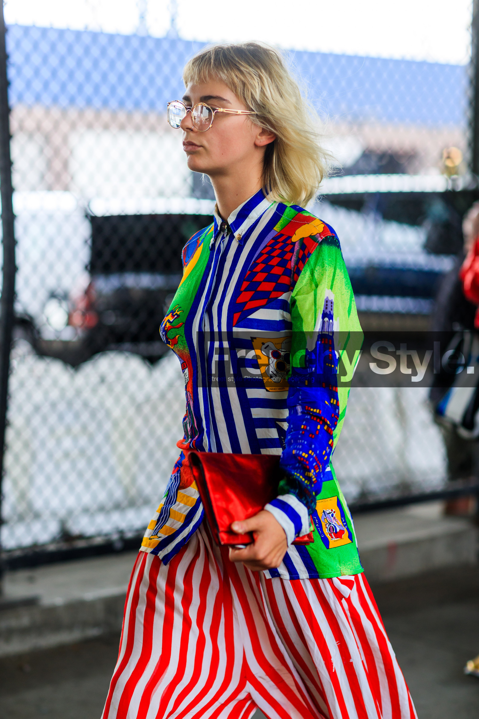 atmosphere details, blue dress, detail, fashion week, frenchystyle, FW, geometric, graphic dress, jonathan paciullo, leather bag, multicolor dress, NEW YORK, NYFW, printed dress, red bag, red dress, SPRING SUMMER 2018, SS 18, street style, striped dress, stripes, vertical