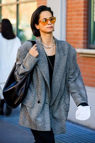 orange sunglasses, grey blazer, tweed blazer, black handbag, leather bag, tote bag, silver chain necklace, black top, fashion week, frenchystyle, FW, jonathan paciullo, street style, MFW, MILAN, FALL WINTER 2022_2023, AUTUMN WINTER 2022-2023, FW 22-23, vertical, atmosphere details