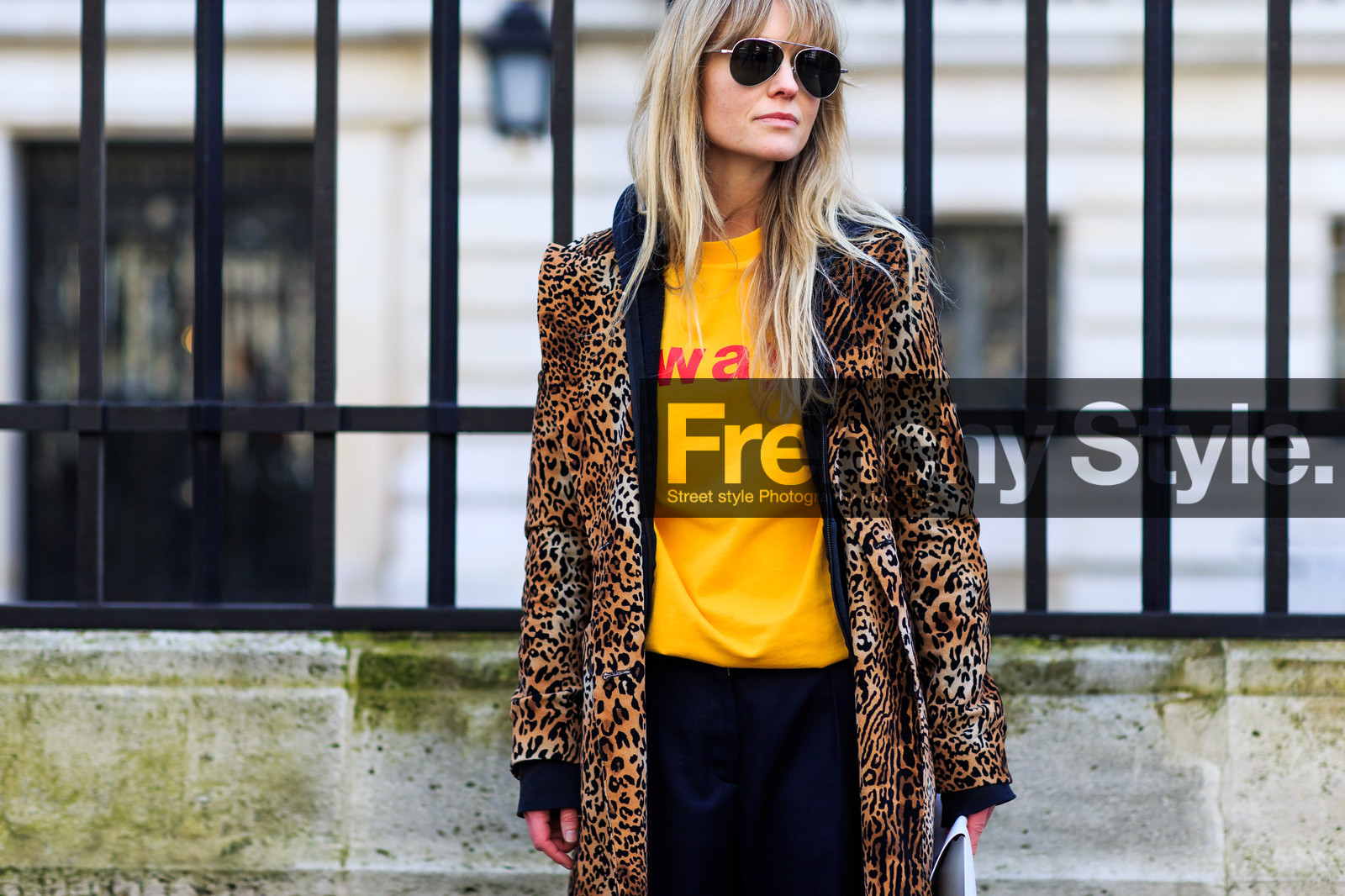 animal print, atmosphere details, AUTUMN WINTER 2016-2017, aviator sunglasses, AW 16-17, blue pants, detail, FALL WINTER 2016-2017, fashion week, frenchystyle, FW, FW 16-17, horizontal, jonathan paciullo, leopard coat, leopard print, PARIS, PFW, printed t shirt, ray ban, street style, sunglasses, sweatpants, trousers, vêtements, yellow t shirt