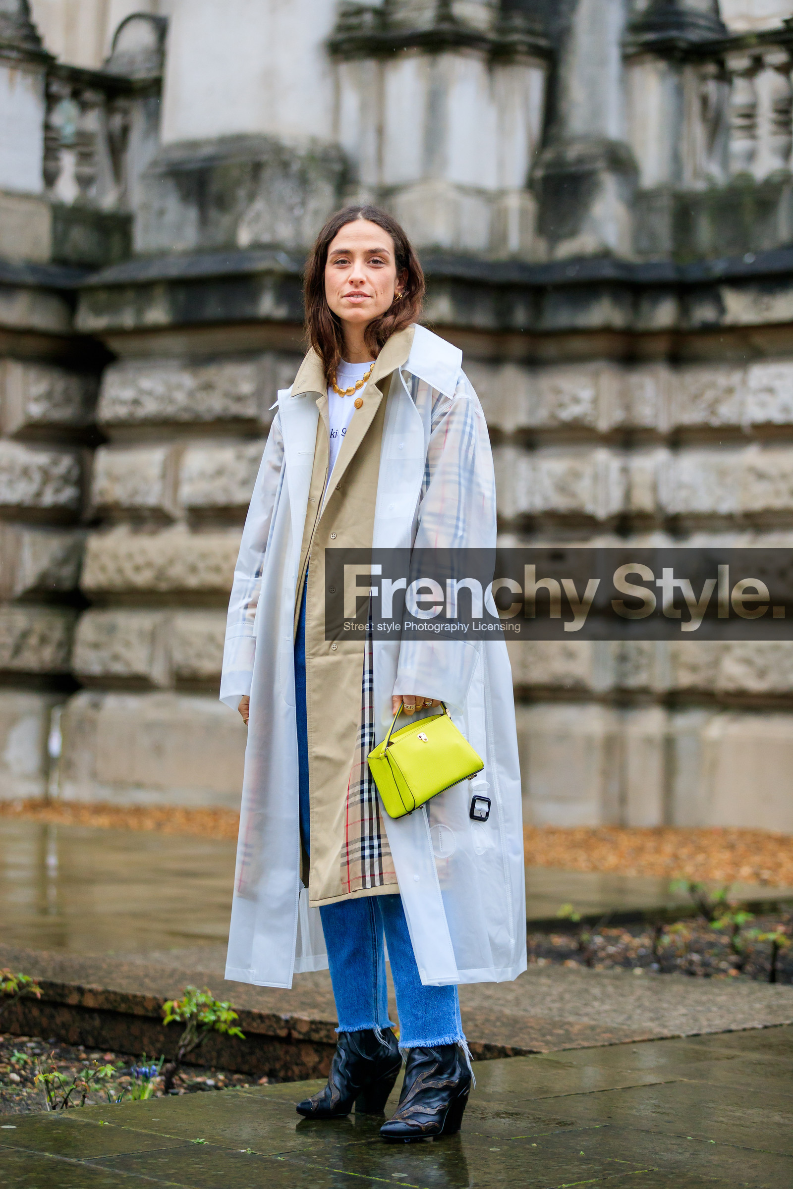 beige coat, black shoes, blue denim, burberry, checked, denim pants, graphic jacket, high heels, jeans, leather bag, leather shoes, louis vuitton, monogram, plaid, printed jacket, rain coat, tartan, trousers, white coat, yellow bag, street style, jonathan paciullo, FW, frenchystyle, fashion week, LFW, LONDON, AUTUMN WINTER 2018-2019, AW 18-19, FALL WINTER 2018-2019, FW 18-19, vertical, full length, erika boldrin