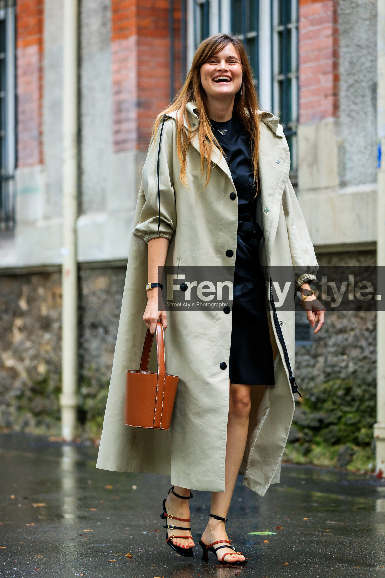 bucket bag, light beige trench coat, black dress, prada dress, satin dress, oversize trench coat, camel leather bag, brown leather bag, hand bag, multi straps sandals, zipped trenchcoat, eugenie trochu, fashion week, frenchystyle, FW, jonathan paciullo, street style, PFW, PARIS, AUTUMN WINTER 2021-2022, FALL WINTER 2021-2022, FW 21-22, vertical, full length