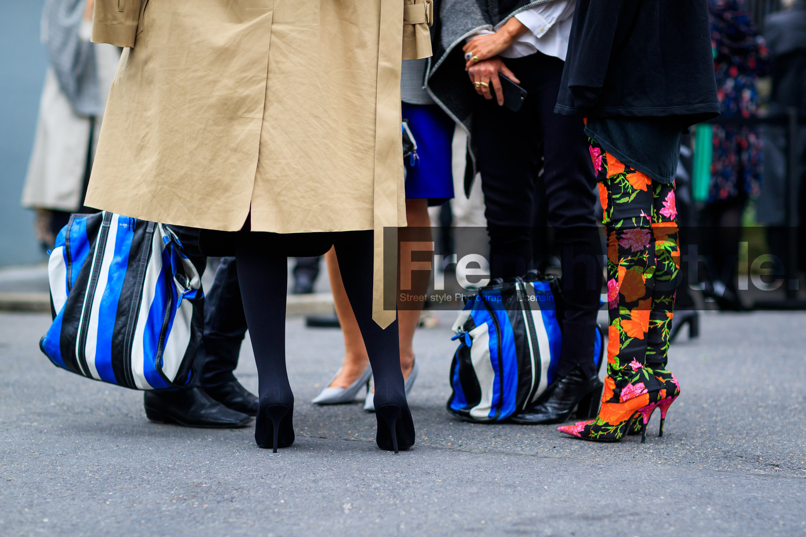 atmosphere details, balenciaga, beige coat, black shoes, blue bag, detail, fashion week, floral, flowers, frenchystyle, fuschia, FW, graphic bag, high boots, high heels, horizontal, jonathan paciullo, leather bag, leather shoes, multicolor shoes, orange, PARIS, PFW, pink, printed bag, printed boots, SPRING SUMMER 2018, SS 18, street style, striped bag, tights