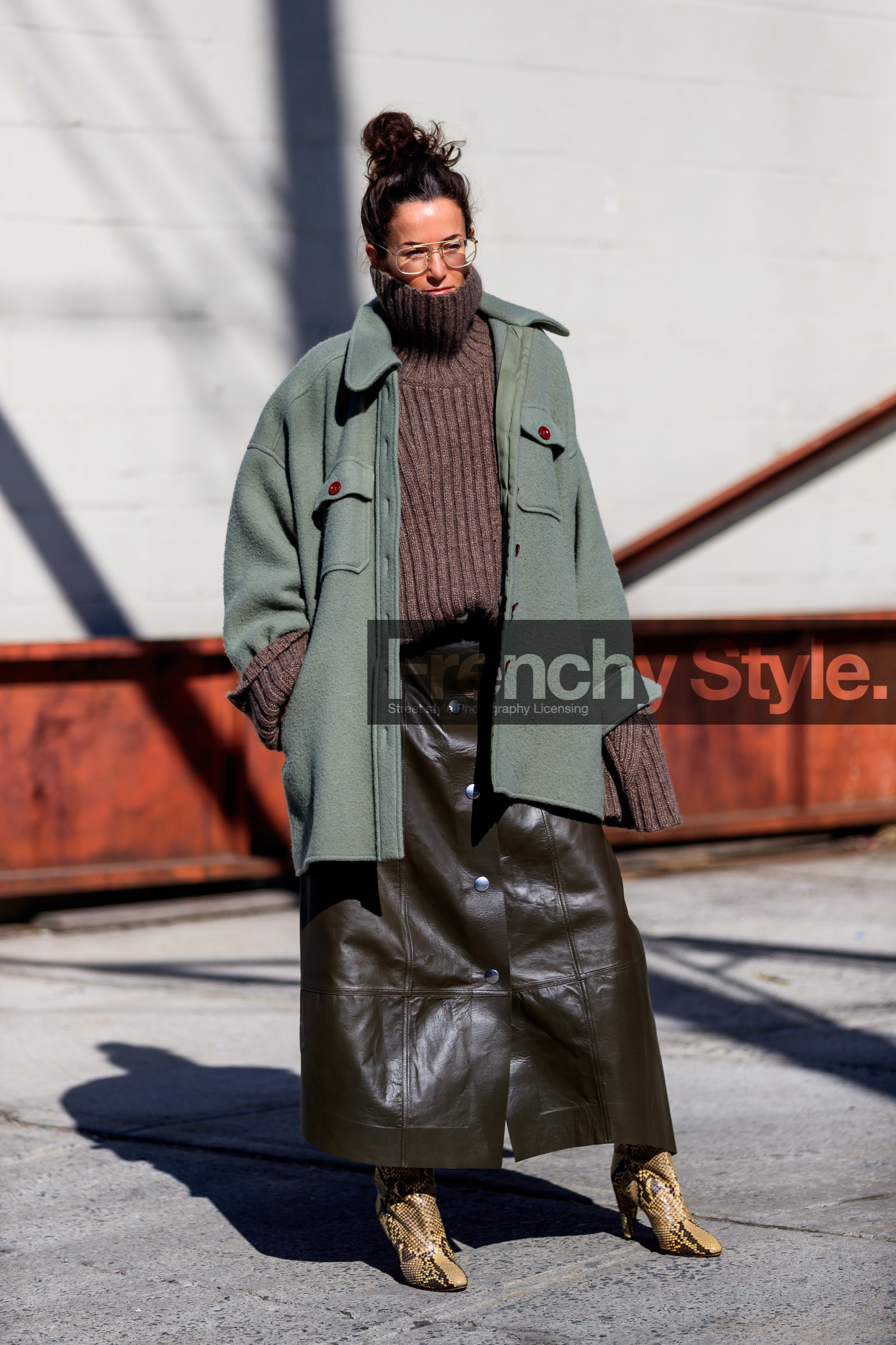 animal print, beige shoes, brown skirt, brown sweater, green jacket, high heels, leather shoes, leather skirt, Lucy Chadwick, snake print, turtleneck sweater, street style, jonathan paciullo, frenchystyle, NYFW, NEW YORK, AUTUMN WINTER 2019-2020, AW 19-20, FALL WINTER 2019-2020, FW 19-20, fashion week, FW, vertical, full length