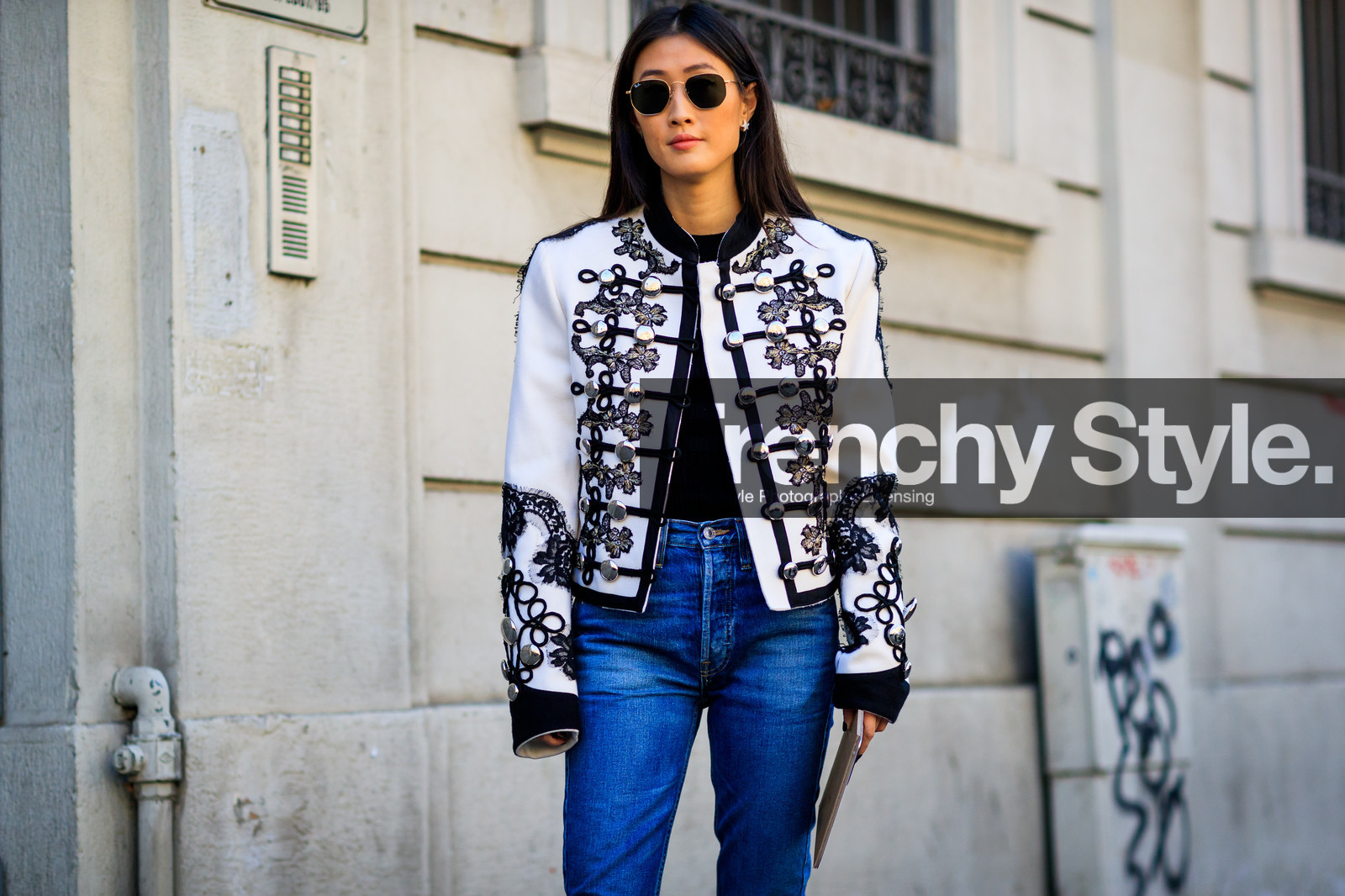 atmosphere details, AUTUMN WINTER 2017-2018, AW 17-18, blue denim, denim pants, detail, embroideries, FALL WINTER 2017-2018, fashion week, frenchystyle, FW, FW 17-18, graphic jacket, horizontal, jeans, jonathan paciullo, justine lee, MFW, MILAN, printed jacket, street style, sunglasses, trousers, white jacket