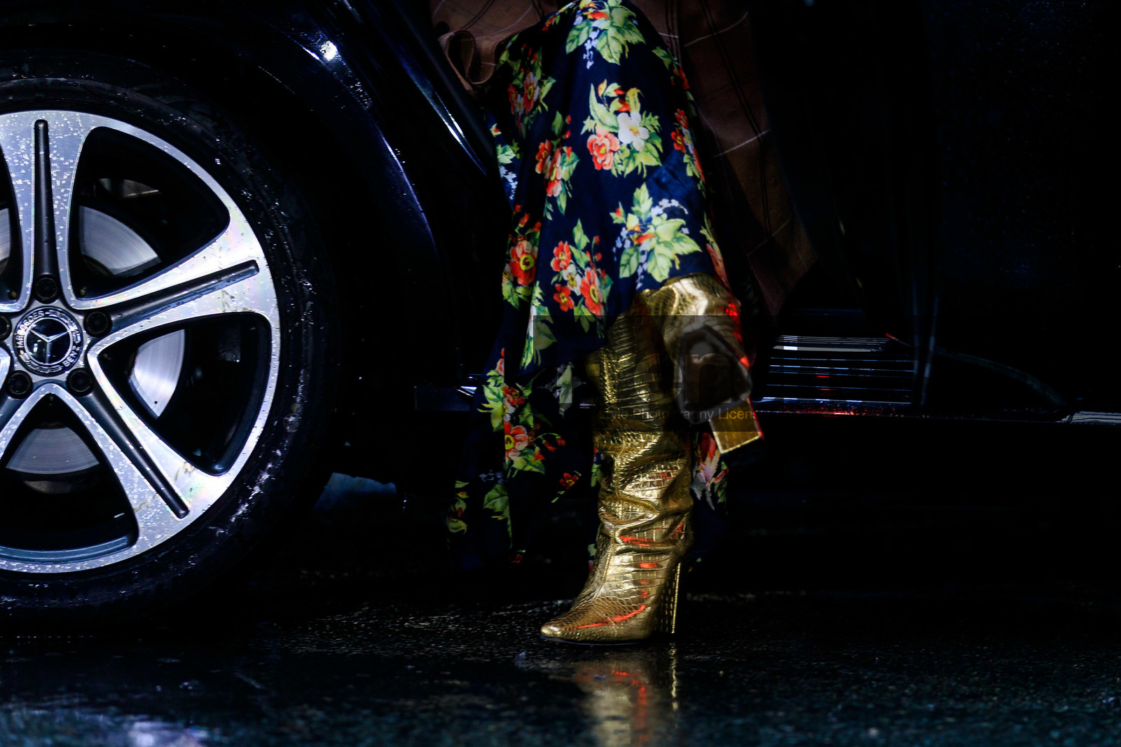close up detail, legs detail, shoes detail, golden boots, high boots, high heels boots, animal skin boots, black skirt, silk skirt, floral printed skirt, fashion week, frenchystyle, FW, jonathan paciullo, street style, SPRING SUMMER 2020, SS 20, PFW, PARIS, horizontal, atmosphere details, detail