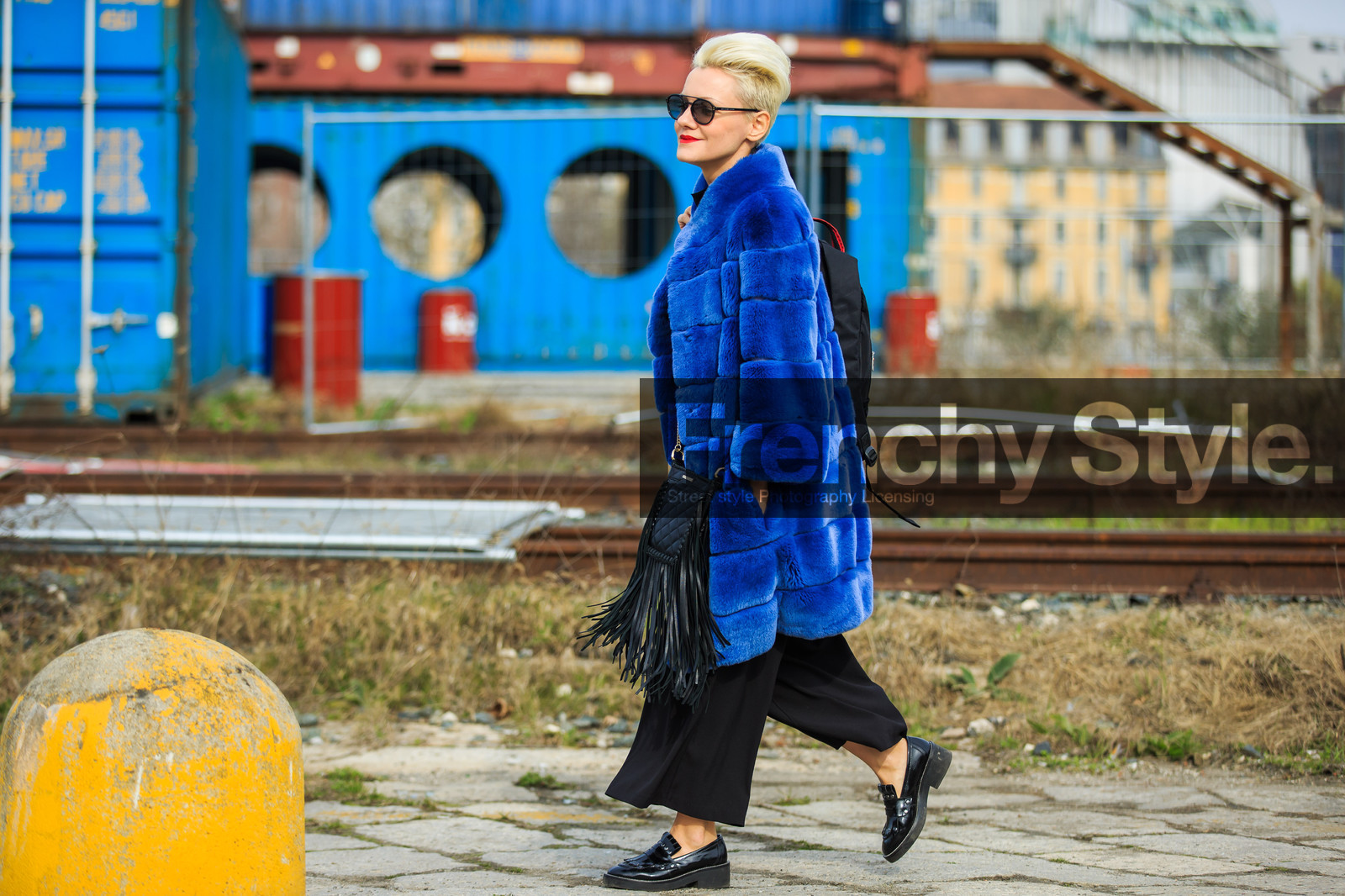 atmosphere details, AUTUMN WINTER 2016-2017, AW 16-17, black, black bag, black loafers, black pants, blue coat, blue fur, blue klein, FALL WINTER 2016-2017, fashion week, frenchystyle, fringes, full length, fur coat, FW, FW 16-17, horizontal, jonathan paciullo, leather bag, leather shoes, LFW, LONDON, MENSWEAR, red lips, short hair, street style, sunglasses, trousers
