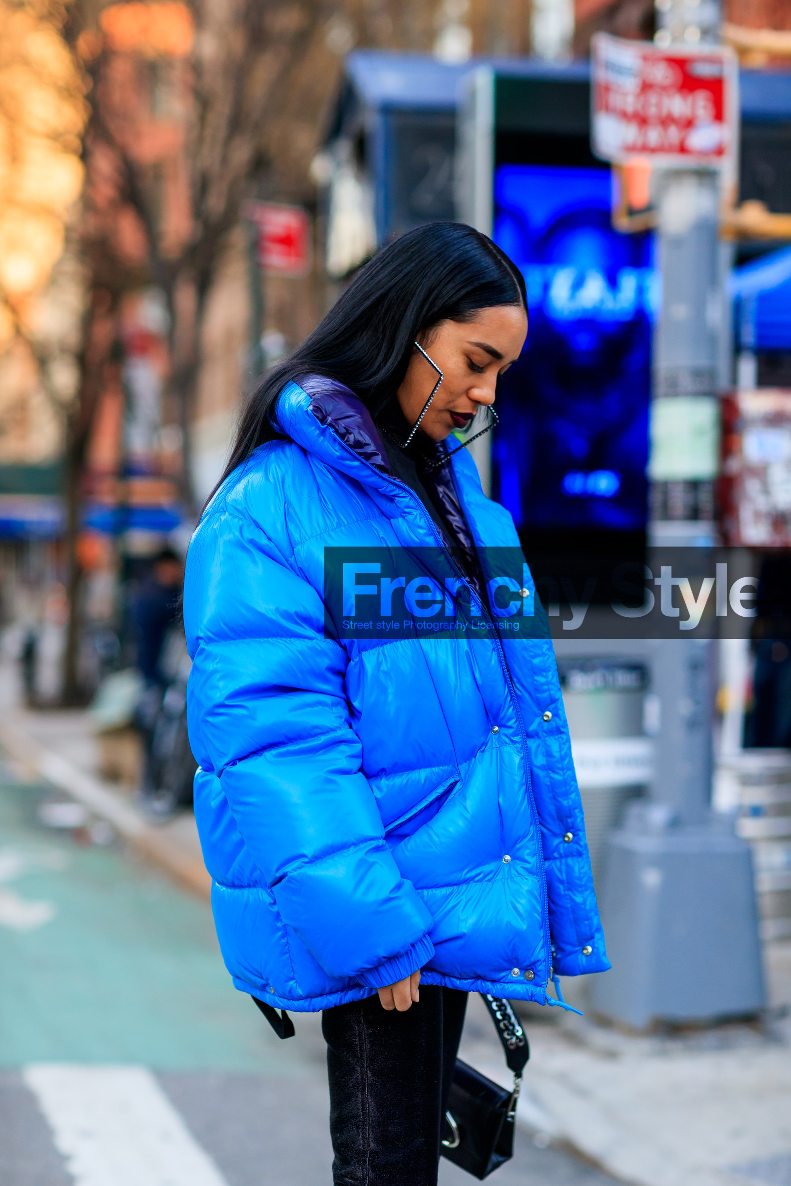 black bag, black bra, black pants, black top, blue jacket, down jacket, earrings, leather bag, see through, trousers, street style, jonathan paciullo, FW, frenchystyle, fashion week, NYFW, NEW YORK, AUTUMN WINTER 2018-2019, AW 18-19, FALL WINTER 2018-2019, FW 18-19, vertical, atmosphere details, detail, aleali may