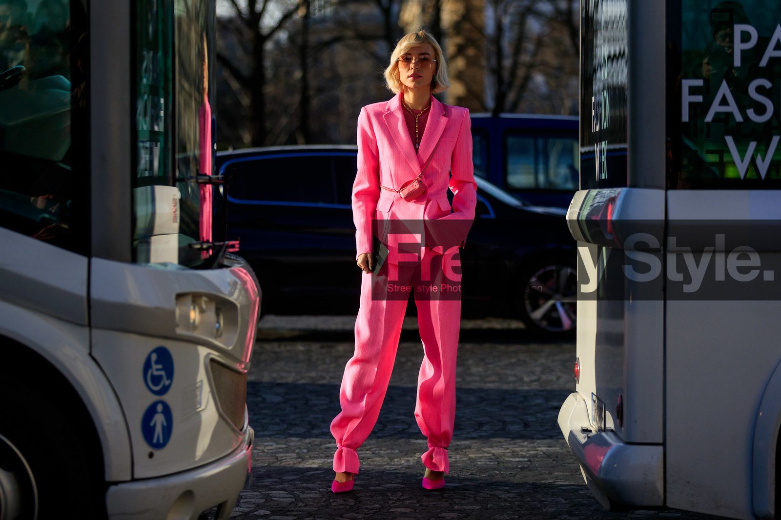 viktoria rader, pink sunglasses, pink leather bag, pink jacket, pink pants, pink pullover, pink shoes, satin shoes, prada shoes, sharp end shoes, crossbody bag, mini bag, jacquemus bag, golden necklace, long necklace, metalic frame sunglasses, fashion week, frenchystyle, FW, jonathan paciullo, street style, PFW, PARIS, AUTUMN WINTER 2020-2021, FALL WINTER 2020-2021, FW 20-21, horizontal, full length, atmosphere details