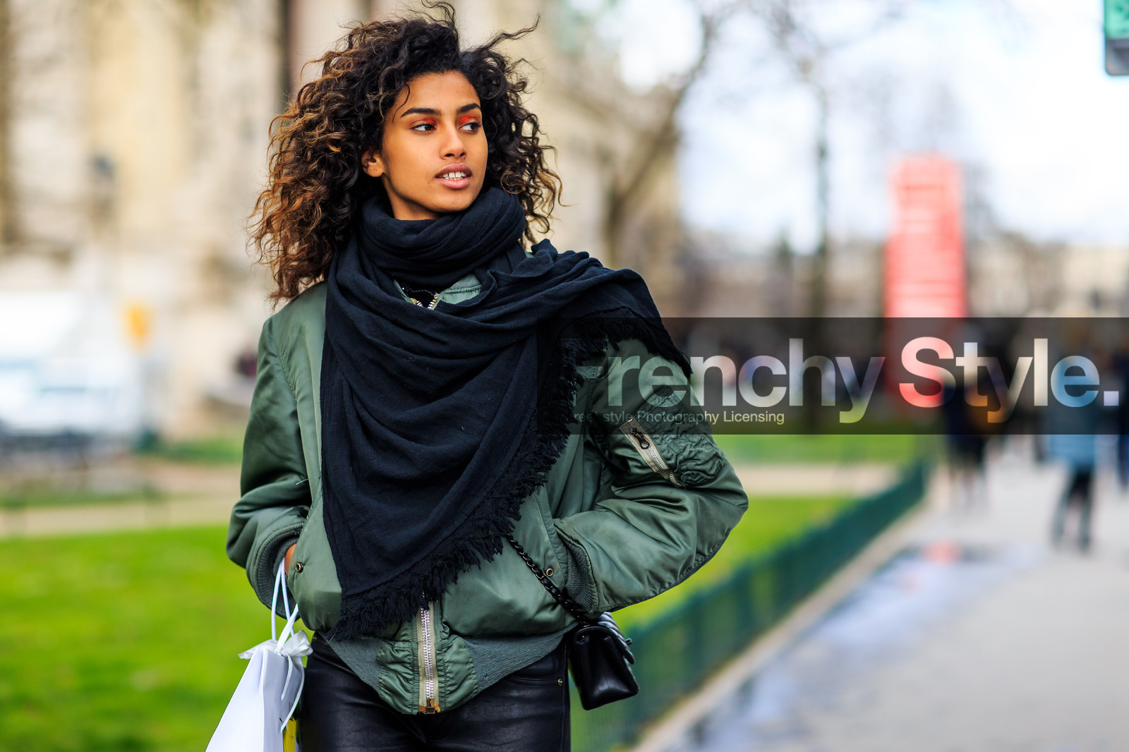atmosphere details, AUTUMN WINTER 2016-2017, AW 16-17, black pants, black scarf, bomber jacket, curly hair, detail, FALL WINTER 2016-2017, fashion week, frenchystyle, FW, FW 16-17, green jacket, horizontal, imaan hamman, jonathan paciullo, kaki jacket, leather pants, model, PARIS, PFW, street style