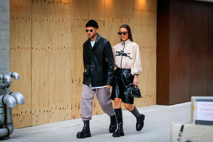 alice & j.s, alice barbier, longchamps bag, beige leather jacket, zipped jacket, animal print jacket, black leather boots, black leather bermuda shorts, black leather jacket, balloon sleeves, flat boots, chelsea boots, big sole boots, high boots, longchamps jacket, longchamps look, JS roques, alice & j.s, black leather bag, black leather jacket, black hat, woolen hat, small sunglasses, metalic frame sunglasses, light grey pants, jogging pants, black leather boots, chelsea boots, big sole boots, white t-shirt, crossbody bag, fashion week, frenchystyle, FW, jonathan paciullo, street style, AUTUMN WINTER 2020-2021, FALL WINTER 2020-2021, FW 20-21, horizontal, atmosphere details, full length, NYFW, NEW YORK