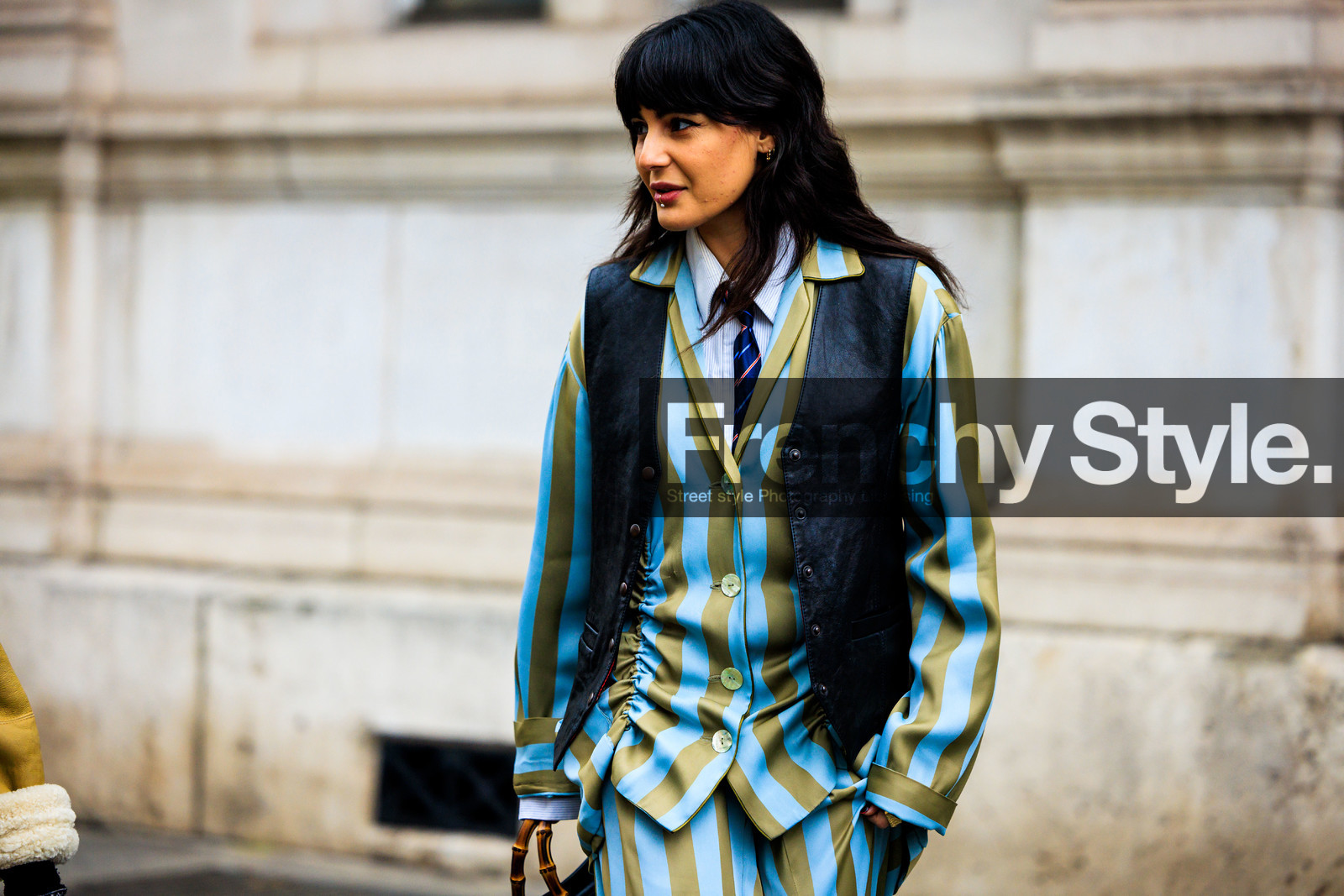 dandy look, fringe hair, sleeveless vest, leather vest, stripes suit, satined suit, bamboo bag, gucci bag, leather bag, black handbag, blue tie, white shirt, blue and green suit, fashion week, frenchystyle, FW, jonathan paciullo, street style, PARIS, PFW, SPRING SUMMER 2022, SS 22, atmosphere details, detail, horizontal, maria bernad
