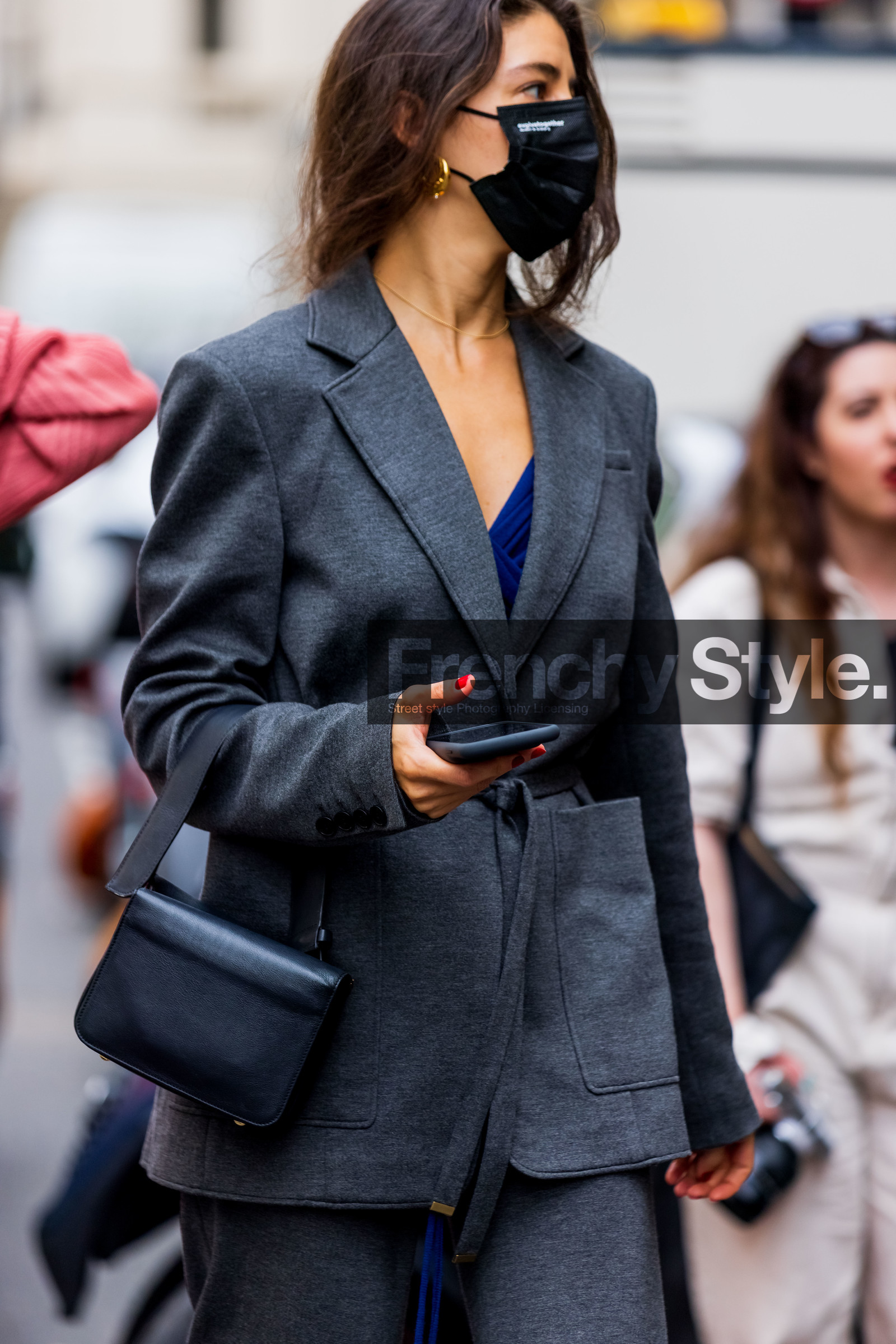 handbag, black, blazer, fashion week, frenchystyle, FW, jonathan paciullo, street style, SS 22, SPRING SUMMER 2022, LFW, LONDON, vertical, atmosphere details, detail