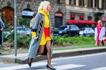 atmosphere details, AUTUMN WINTER 2017-2018, AW 17-18, black shoes, checked coat, earrings, FALL WINTER 2017-2018, fashion week, frenchystyle, full length, FW, FW 17-18, geometric, gingham, graphic coat, graphic dress, graphic jacket, high heels, hoodie, horizontal, jonathan paciullo, leather shoes, MFW, MILAN, plaid, printed coat, printed dress, printed jacket, street style, sweater dress, tights, yellow dress, yellow sweater