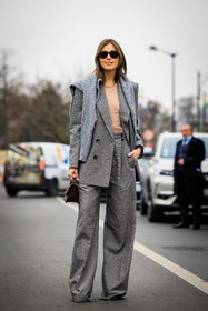 grey jumper, grey suit, oversized pants, baggy pants, pink top, shiny top, black sunglasses, mini bag, mini brown bag, coperni, street style, jonathan paciullo, FW, frenchystyle, fashion week, AUTUMN WINTER 2022-2023, FALL WINTER 2022_2023, FW 22-23, PFW, PARIS, full length, vertical