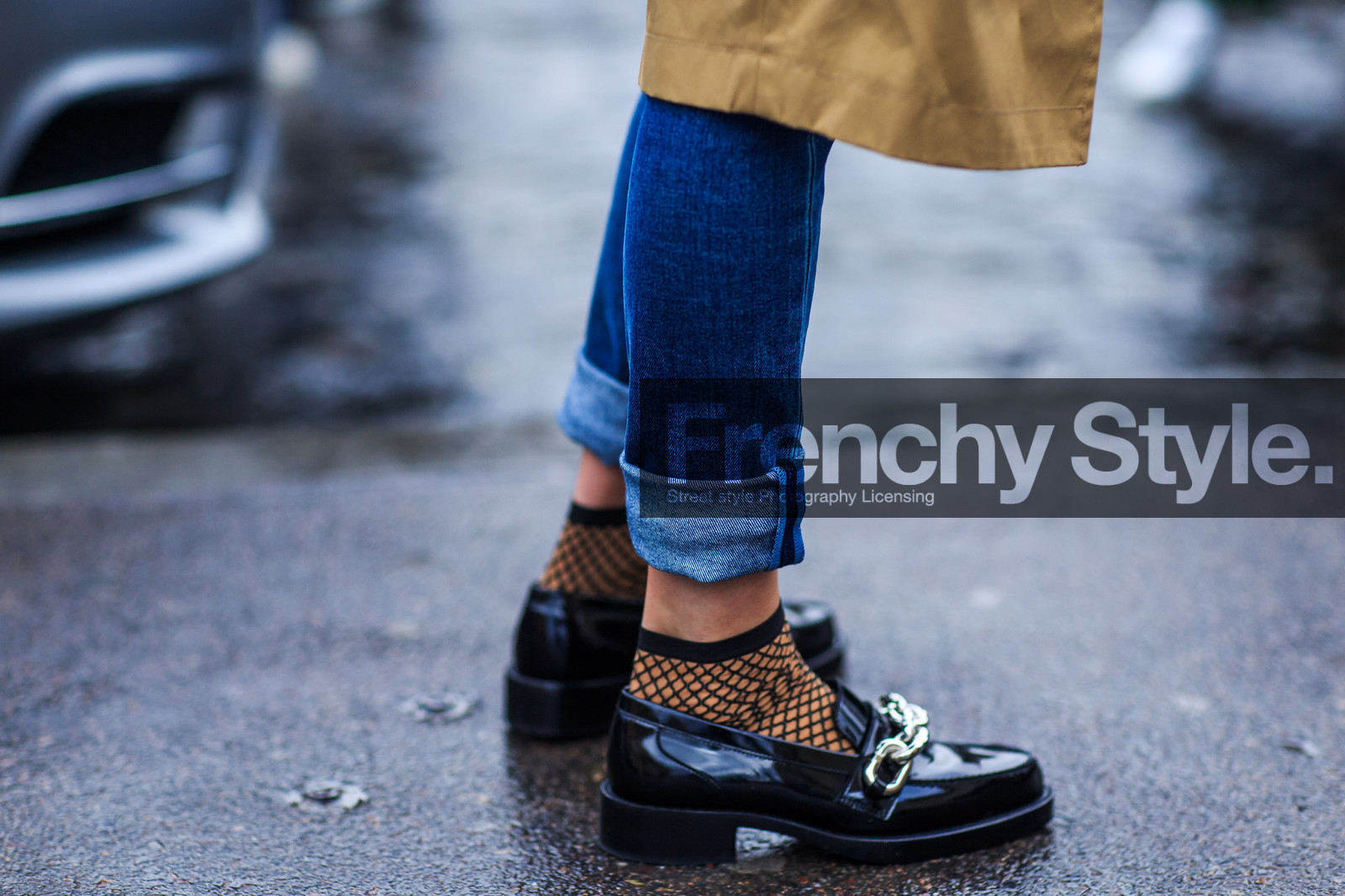 atmosphere details, AUTUMN WINTER 2016-2017, AW 16-17, beige coat, black loafers, black socks, blue denim, denim pants, detail, FALL WINTER 2016-2017, fashion week, fishnet, frenchystyle, FW, FW 16-17, horizontal, jeans, jonathan paciullo, leather shoes, PARIS, PFW, street style, trench coat, trousers