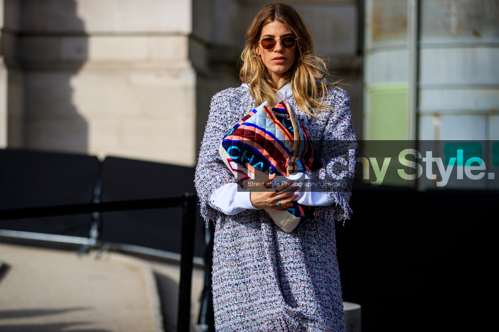 chanel handbag, graphic bag, graphic jacket, hoodie, leather bag, multicolor bag, printed bag, printed jacket, sunglasses, tweed jacket, white sweater, street style, jonathan paciullo, FW, frenchystyle, fashion week, PFW, PARIS, AUTUMN WINTER 2018-2019, FALL WINTER 2018-2019, FW 18-19, horizontal, atmosphere details, veronika heilbrunner