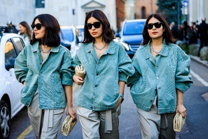 triplets, dark denim jacket, light blue denim jacket, grey pants, bottega veneta pouch, cream pouch, black sunglasses, silver chain necklace, watch, rayban sunglasses, oversized pants, black buttoned vest, the tripletsss, fashion week, frenchystyle, FW, jonathan paciullo, street style, MFW, MILAN, FALL WINTER 2022_2023, AUTUMN WINTER 2022-2023, FW 22-23, horizontal, atmosphere details