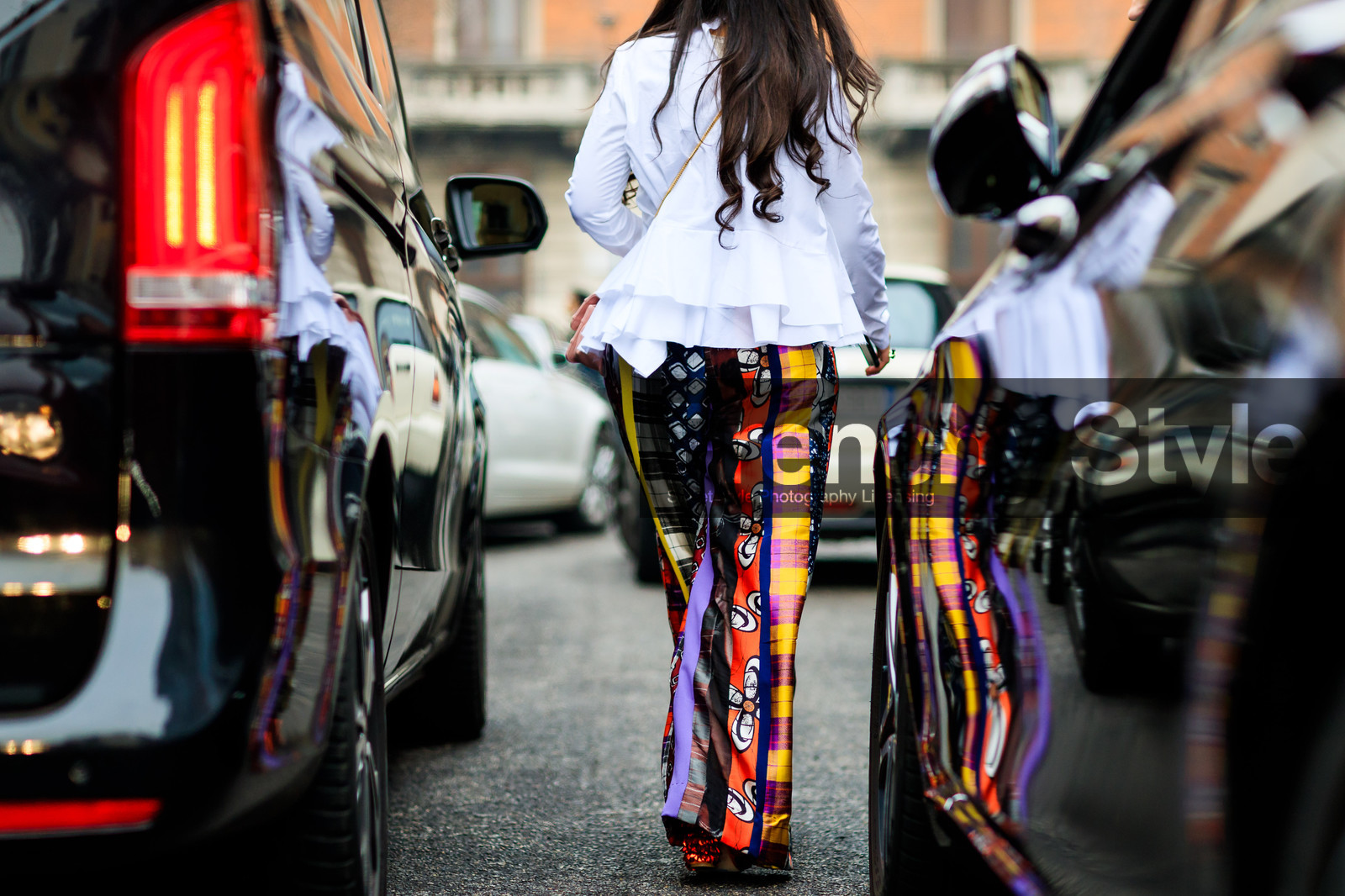 atmosphere details, AUTUMN WINTER 2017-2018, AW 17-18, back detail, detail, FALL WINTER 2017-2018, fashion week, frenchystyle, FW, FW 17-18, graphic pants, horizontal, jonathan paciullo, MFW, MILAN, multicolor pants, printed pants, street style, trousers, white shirt