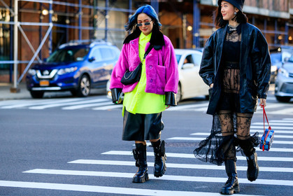 laureen uy, blue hair, dyed hair, small sunglasses, metalic frame sunglasses, purple coat, fur coat, neon yellow shirt, black leather bermuda shorts, black leather boots, prada bag, prada boots, high boots, laced boots, flat boots, big sole boots, ankle bag, mini bag, black bag, crossbody bag, vinyl coat, polish coat, black leather jacket, black dress, lace dress, pleated dress, long dress, sheer dress, chanel necklace, big chain necklace, letters necklace, silvered necklace, louis vuitton bag, red leather bag, checked bag, blue bag, denim, denim bag, fashion week, frenchystyle, FW, jonathan paciullo, street style, AUTUMN WINTER 2020-2021, FALL WINTER 2020-2021, FW 20-21, horizontal, atmosphere details, full length, NYFW, NEW YORK