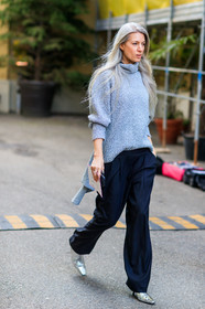 AUTUMN WINTER 2017-2018, AW 17-18, black pants, FALL WINTER 2017-2018, fashion week, frenchystyle, full length, FW, FW 17-18, grey sweater, jonathan paciullo, leather shoes, MFW, MILAN, sarah harris, shiny boots, silver shoes, street style, trousers, vertical