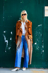 beige bag, blue denim, brown jacket, chanel, céline, denim pants, fashion week, frenchystyle, full length, FW, high heels, jeans, jonathan paciullo, leather bag, leather shoes, linda tol, loewe, NEW YORK, NYFW, poncho, SPRING SUMMER 2018, SS 18, street style, trousers, vertical, white belt, white shoes, white t shirt