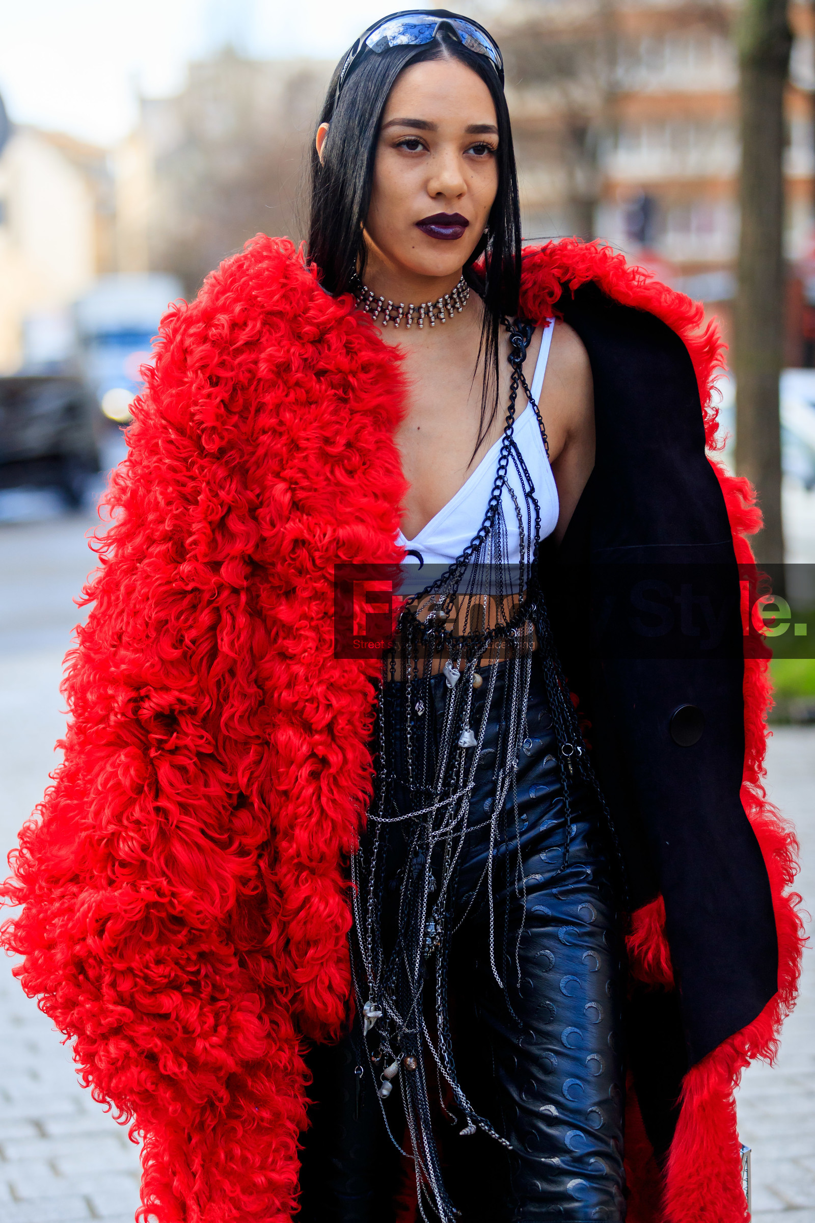 aleali may, red coat, fur coat, futurist shape sunglasses, mirror sunglasses, monogrammed sunglasses, black lipstick, white bra, marine serre top, marine serre sunglasses, marine serre bra, cropped top, marine serre pants, monogrammed pants, black leather pants, silvered choker, silvered top, chain detail top, fashion week, frenchystyle, FW, jonathan paciullo, street style, PFW, PARIS, AUTUMN WINTER 2020-2021, FALL WINTER 2020-2021, FW 20-21, vertical, atmosphere details, detail