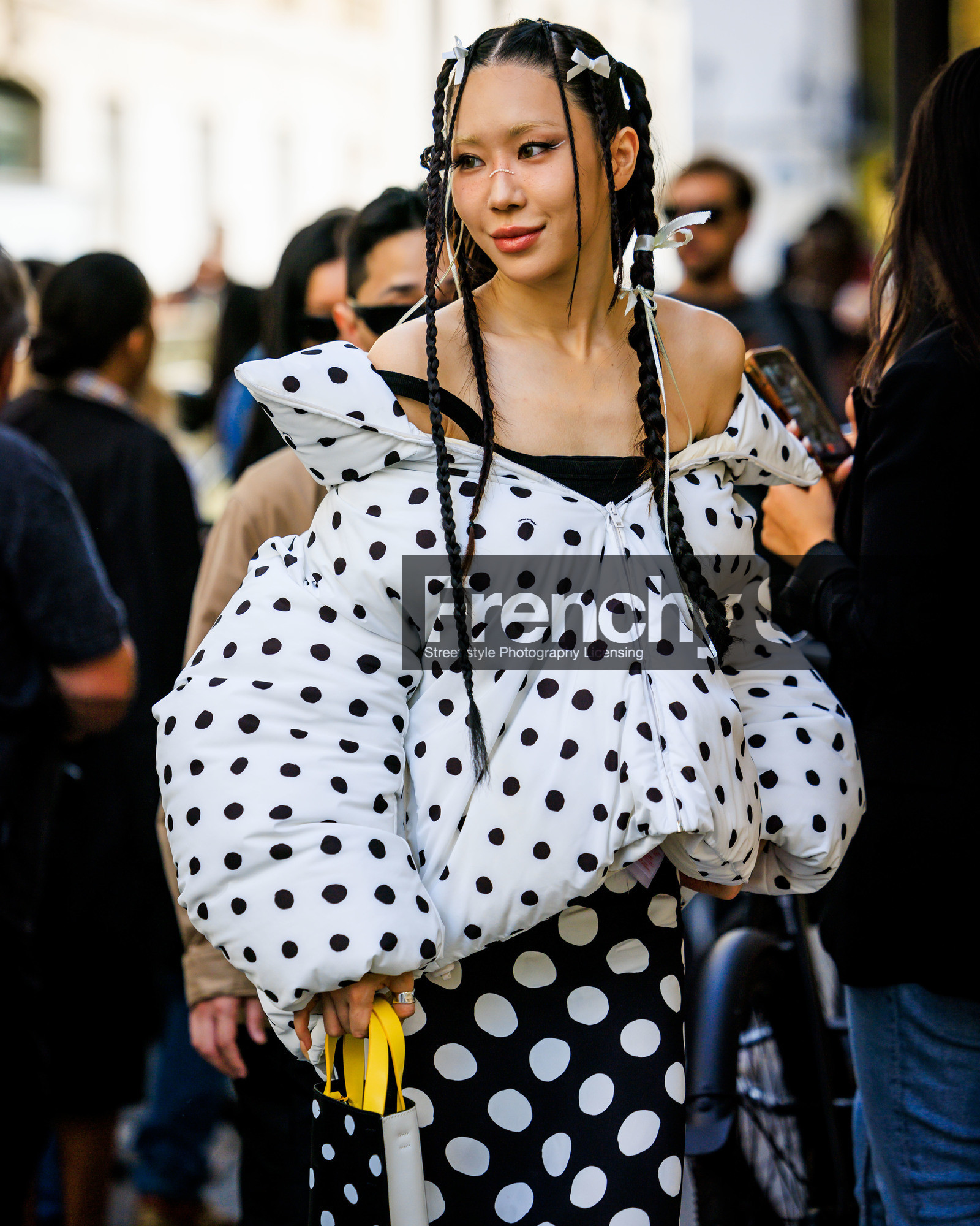 fashion week, frenchystyle, FW, jonathan paciullo, street style, PARIS, PFW, SPRING SUMMER 2024, SS 24, vertical, atmosphere details, detail