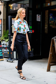 black bag, black pants, black shoes, earrings, fashion week, floral, frenchystyle, full length, FW, jonathan paciullo, leather bag, leather shoes, NEW YORK, NYFW, printed shirt, SPRING SUMMER 2018, SS 18, street style, trousers, vertical, white shirt