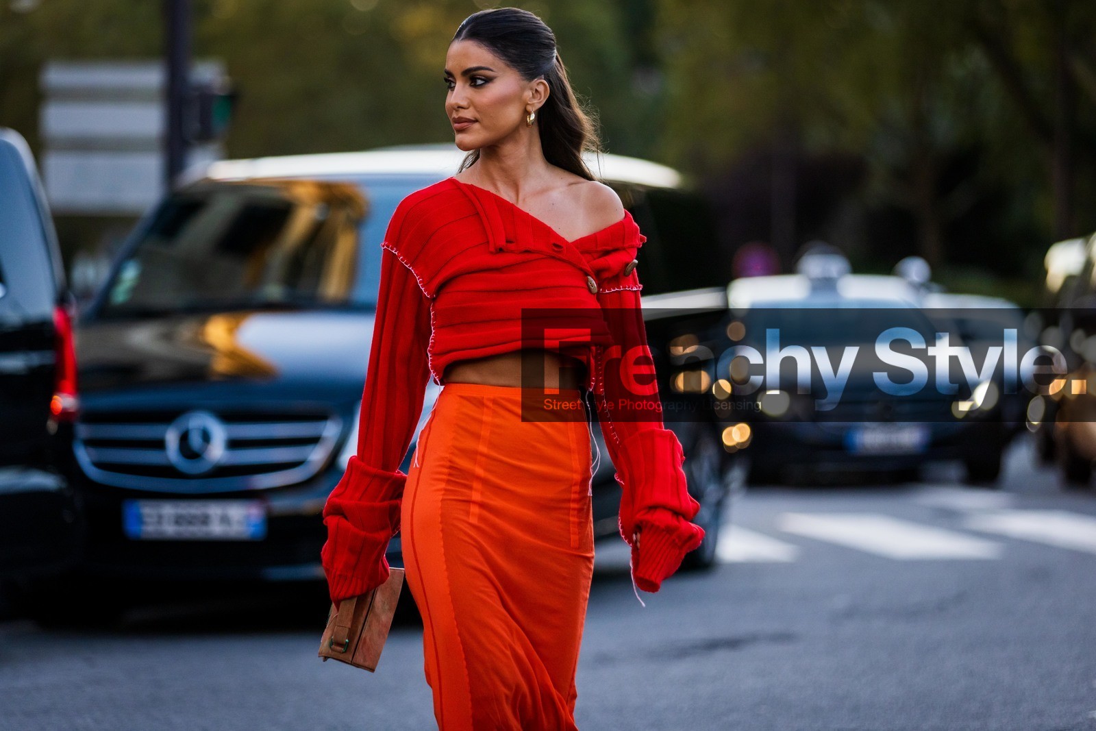 acne studios, acne studios bag, acne studios look, bag, Camila Coelho, color, crop knit, gold earrings, knit, long skirt, long sleeves, orange bag, orange skirt, red knitwear, skirt, transparent skirt, street style, jonathan paciullo, FW, frenchystyle, fashion week, PFW, PARIS, SPRING SUMMER 2022, SS 22, horizontal, atmosphere details