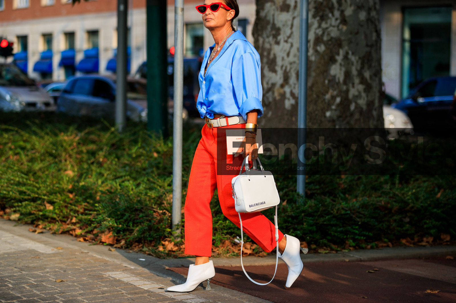 balenciaga, blue shirt, bracelet, high heels, leather bag, leather belt, leather shoes, red pants, sunglasses, trousers, white bag, white belt, white shoes, fashion week, frenchystyle, FW, jonathan paciullo, street style, MFW, MILAN, SPRING SUMMER 2019, SS 19, atmosphere details, horizontal, detail