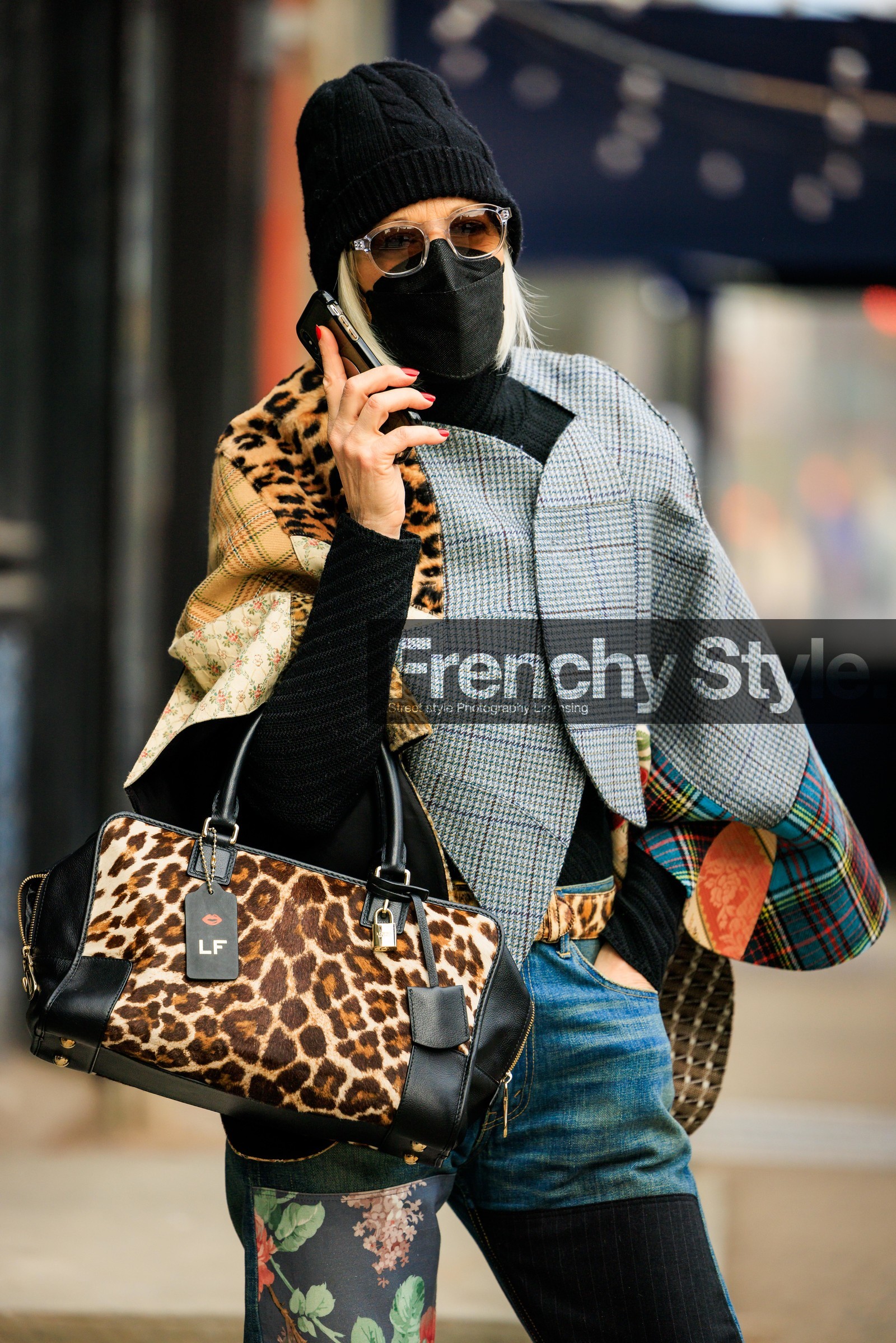 animal print bag, animal print and greu motig jacket, multi printed pants, black beanie, dark sunglasses, black mask, fashion week, frenchystyle, FW, jonathan paciullo, street style, NYFW, NEW YORK, AUTUMN WINTER 2022-2023, FALL WINTER 2022_2023, FW 22-23, vertical, atmosphere details